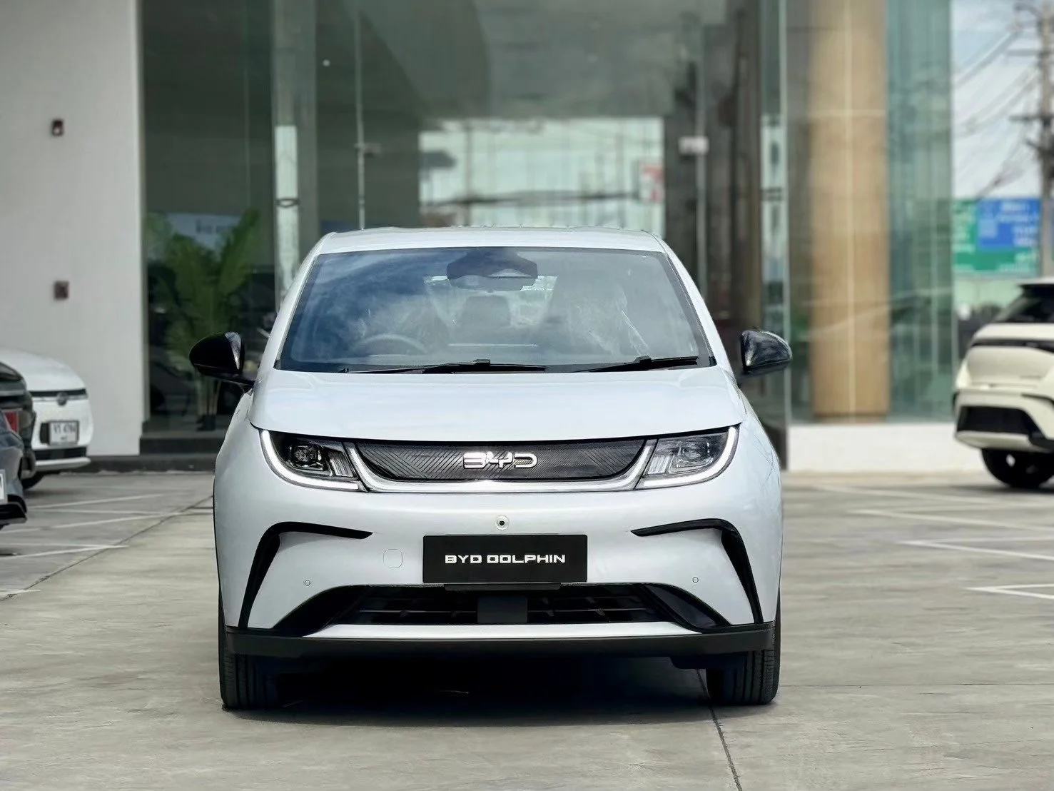 LINE_ALBUM_New BYD Dolphin white_250331_1.jpg