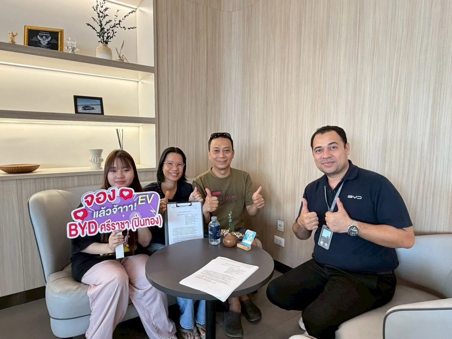 LINE_ALBUMา_ลูกค้าเยี่ยมชมโชว์รูมและบรรยากาศโชว์.jpg