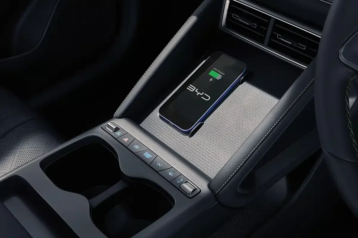 byd atto 2 แท่นชาร์จโทรศัพท์