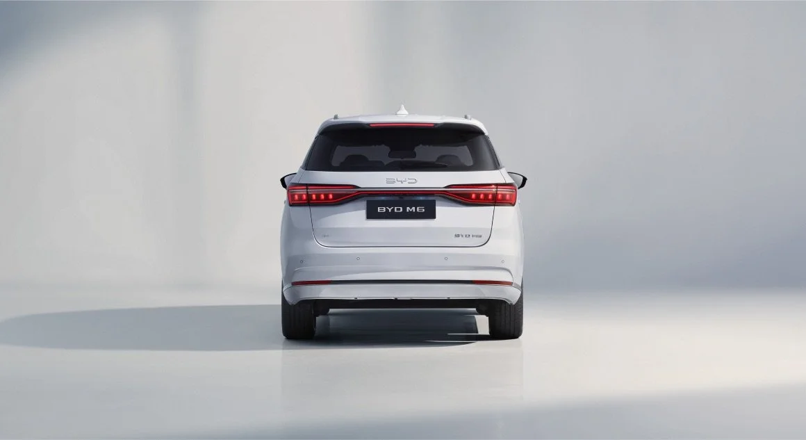 ดีไซน์ท้ายรถ BYD M6