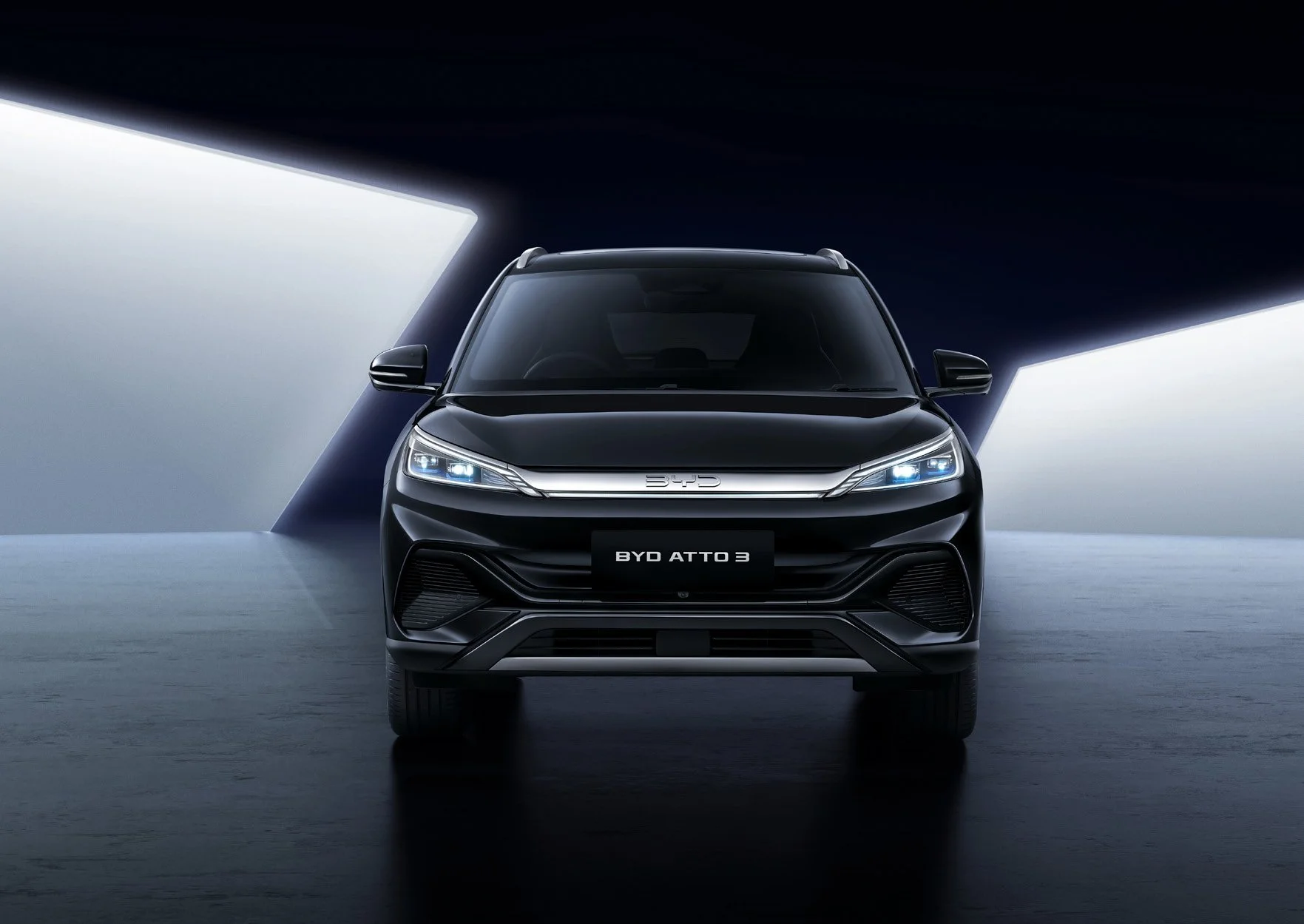 ด้านหน้ารถไฟฟ้า BYD ATTO 3 MY2024