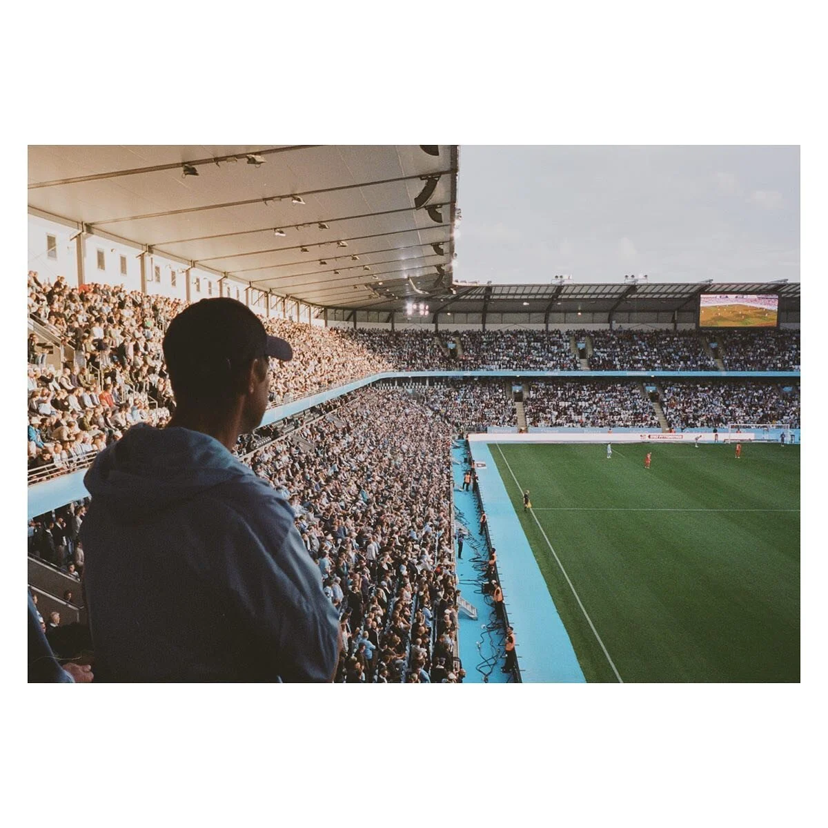 ⭐️ Shoutout to @malmo_ff with their title win Sunday ⭐️
.
Eleda Stadion, Malm&ouml;
31. July 2023
Malm&ouml; FF v. IFK V&auml;rnamo (3-1)
Allsvenskan
.
Olympus Mju II
Kodak Portra 400
.
#malm&ouml; #malm&ouml;ff #mff #guld #eledastadion #fotboll #all