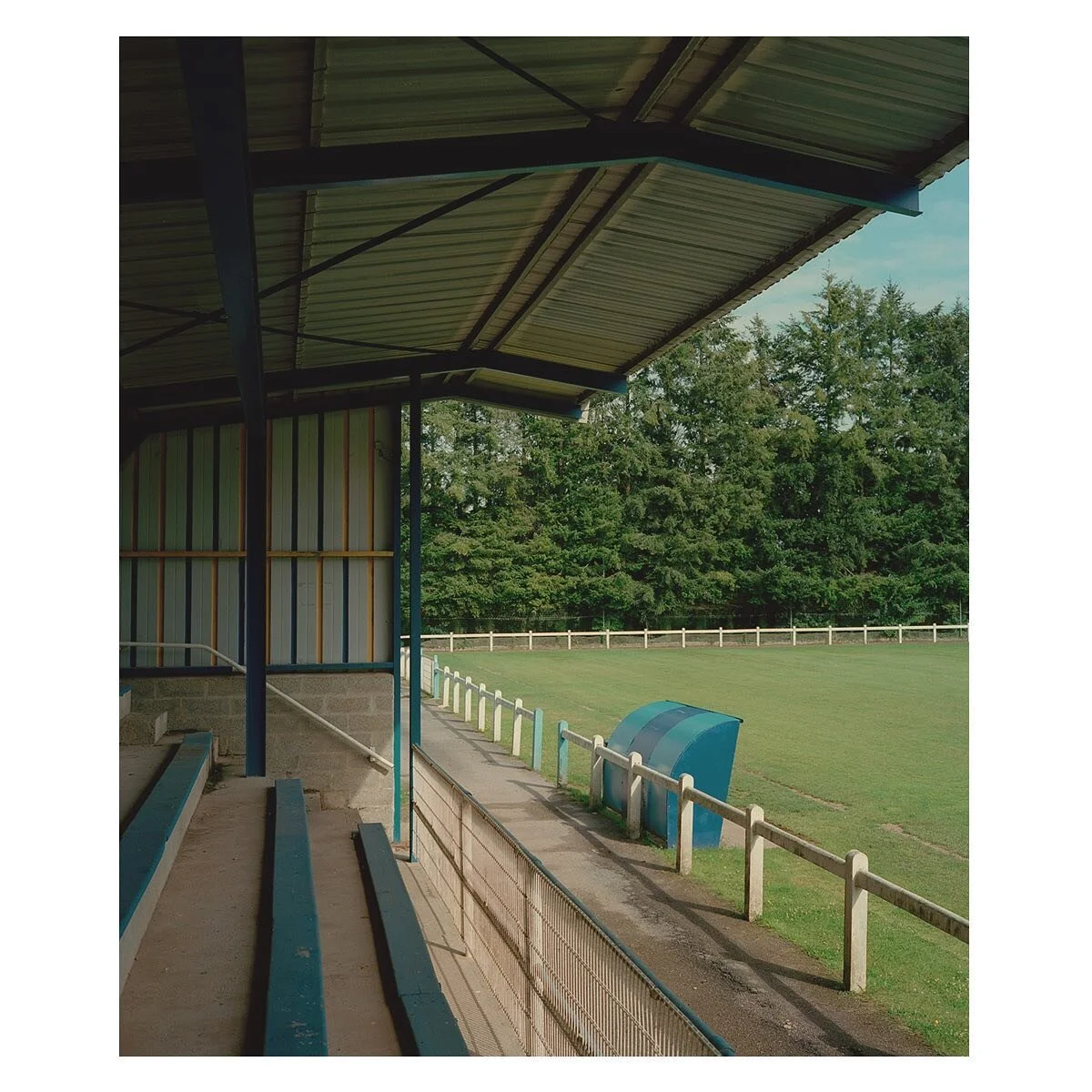 Allez Allez!
.
Stade Jean Daniel, Bignan, France
Summer 2023
Home of Club Sportif Bignanais
.
Plaubel Makina 67
Kodak Portra 400
.
#bignan #clubsportifbignan #clubsportifbignanais #stade #stadejeandaniel #france #bretagne #futbol #football #stadedefo