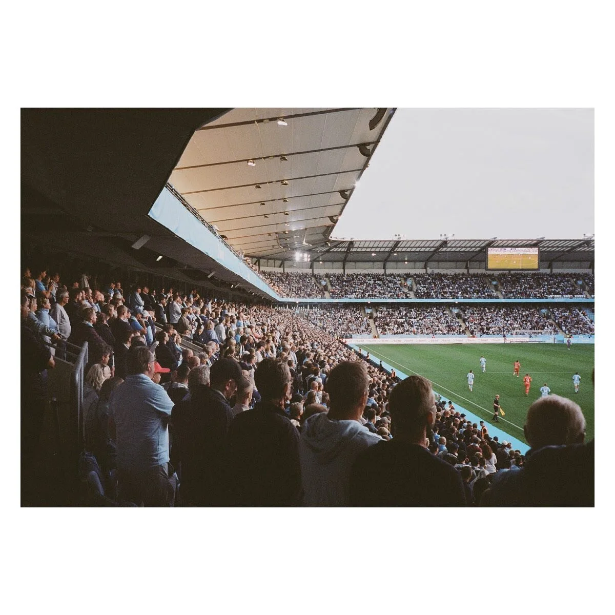 When stars align.
.
Eleda Stadium, Malm&ouml;
31. July 2023
Malm&ouml; FF v. IFK V&auml;rnamo (3-1)
Allsvenskan
.
Olympus Mju II
Kodak Portra 400
.
#malm&ouml;ff #mff #eledastadion #fotboll #allsvenskan #ifkv&auml;rnamo #sverige #olympusmjuii #olympu