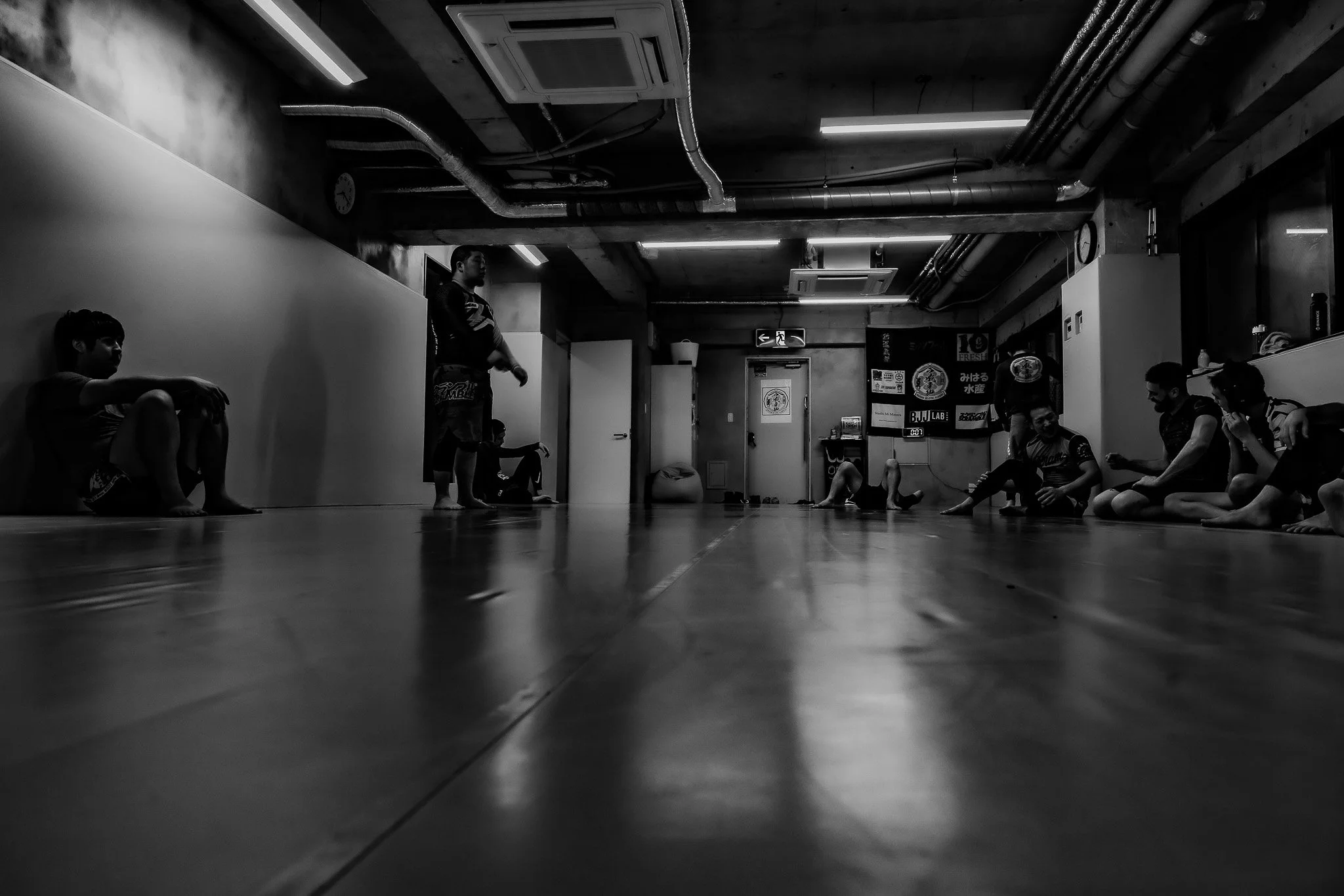 Wide view of rest rounds for no-gi training at Imanari Jiu-Jitsu in Tokyo, Japan