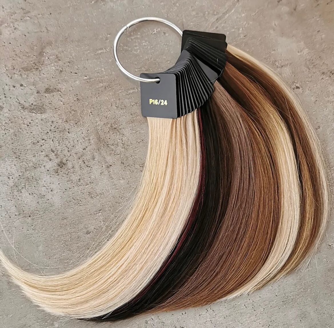 Nieuw in de salon! ✨✨

De Humano Hair Special Weft is gemaakt van de hoogste kwaliteit haar, afkomstig uit Rusland en Mongoli&euml;.
Weft hair extensions
Beschikbaar in 40, 55 cm en 65 cm
Afkomstig uit Rusland &amp; Mongoli&euml;
Double drawn
100% Hu