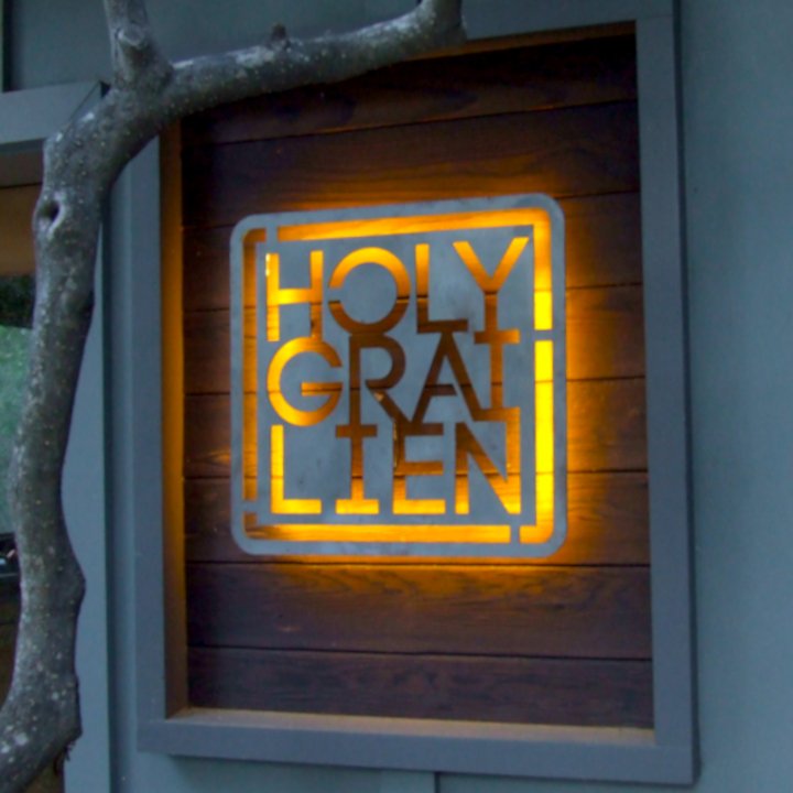 holy grailien thumbnail.jpg