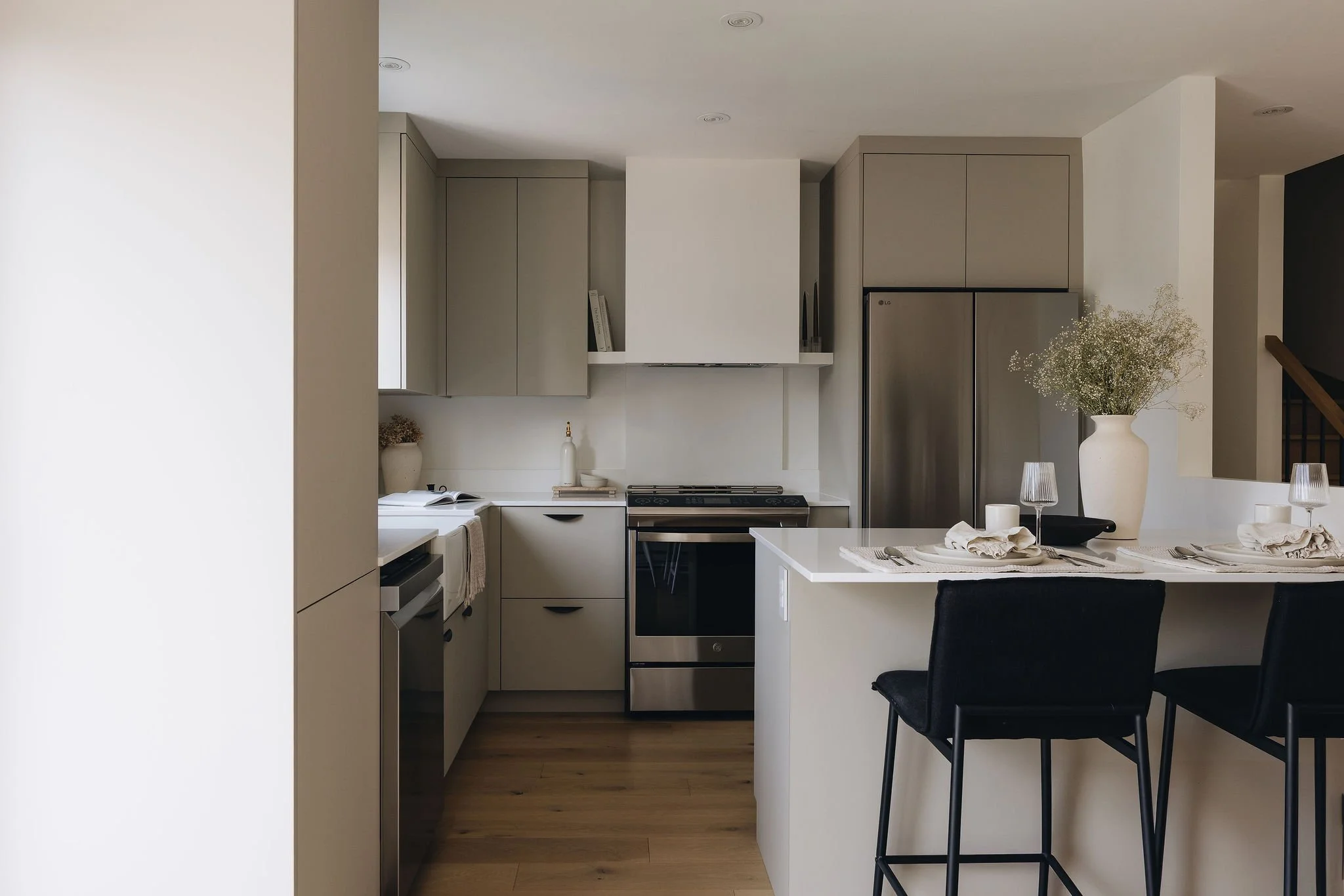 Cuisine sur mesure neutre.jpg