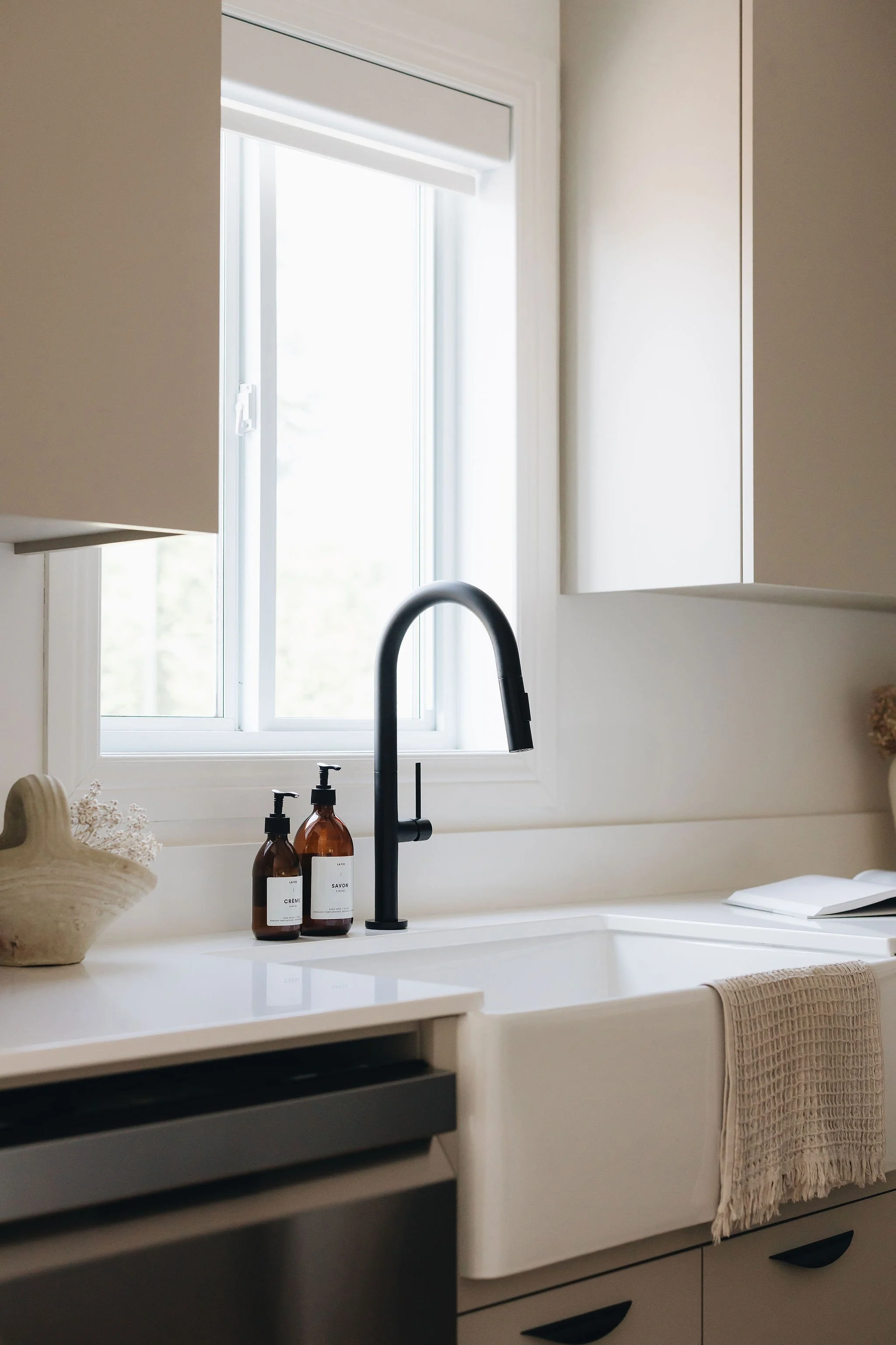 Cuisuine beige évier farmhouse.jpg