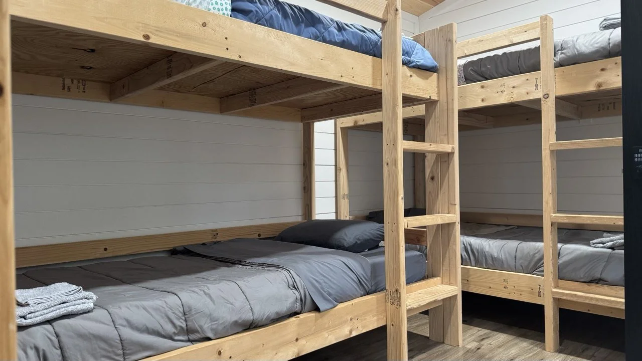 beds cabin tree 2025-11-01 23.23.38.jpg