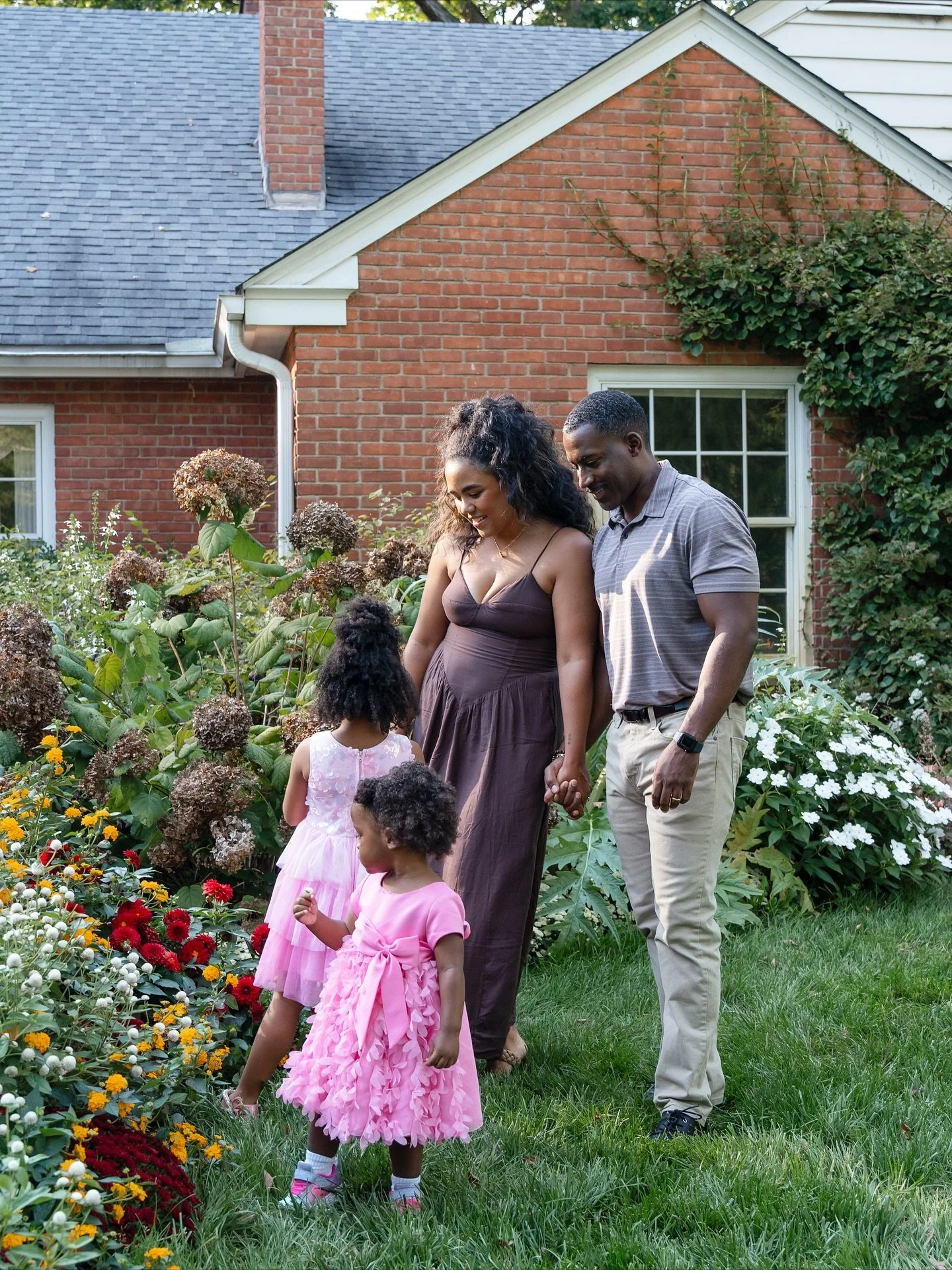 There&rsquo;s something so special about capturing families just as they are. The giggles between poses, the way little hands reach for mom or dad, and those silly in-between moments that say more than any perfectly posed photo ever could. 🍂

For th
