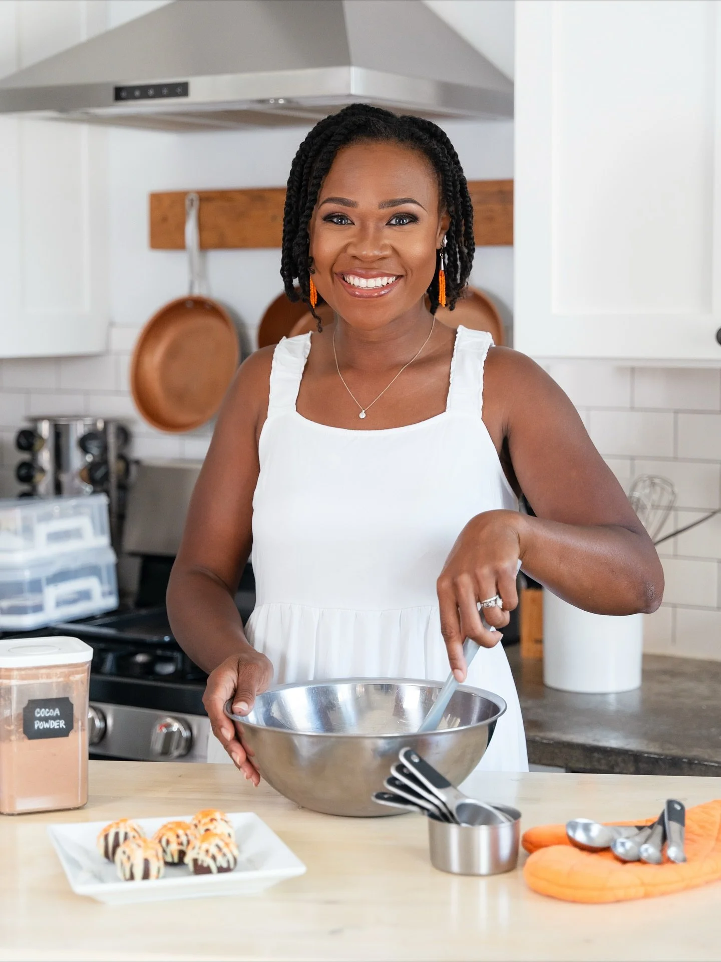 Your visuals should tell the full story of what you do &mdash; and that&rsquo;s exactly what we did for this home baker 🍰✨

From her best-selling treats to her full-service catering setup and delivery options, we captured every layer of her business