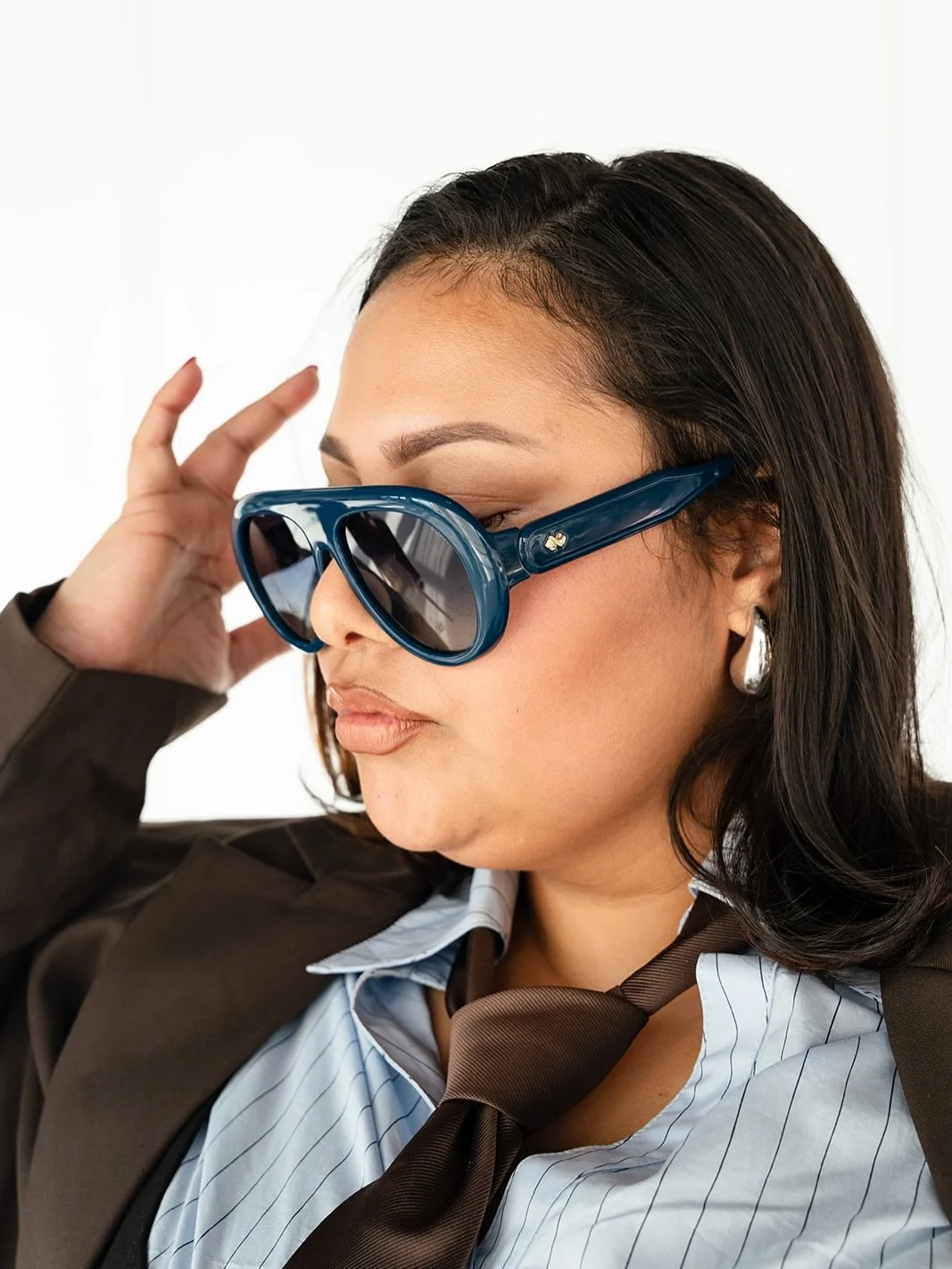 What does your dream brand session look like&mdash;

Is it slow, intentional moments captured between the hustle?

Is it elevated details that feel so you, without forcing a pose?

My brand sessions are built around you: your vision, your season, and