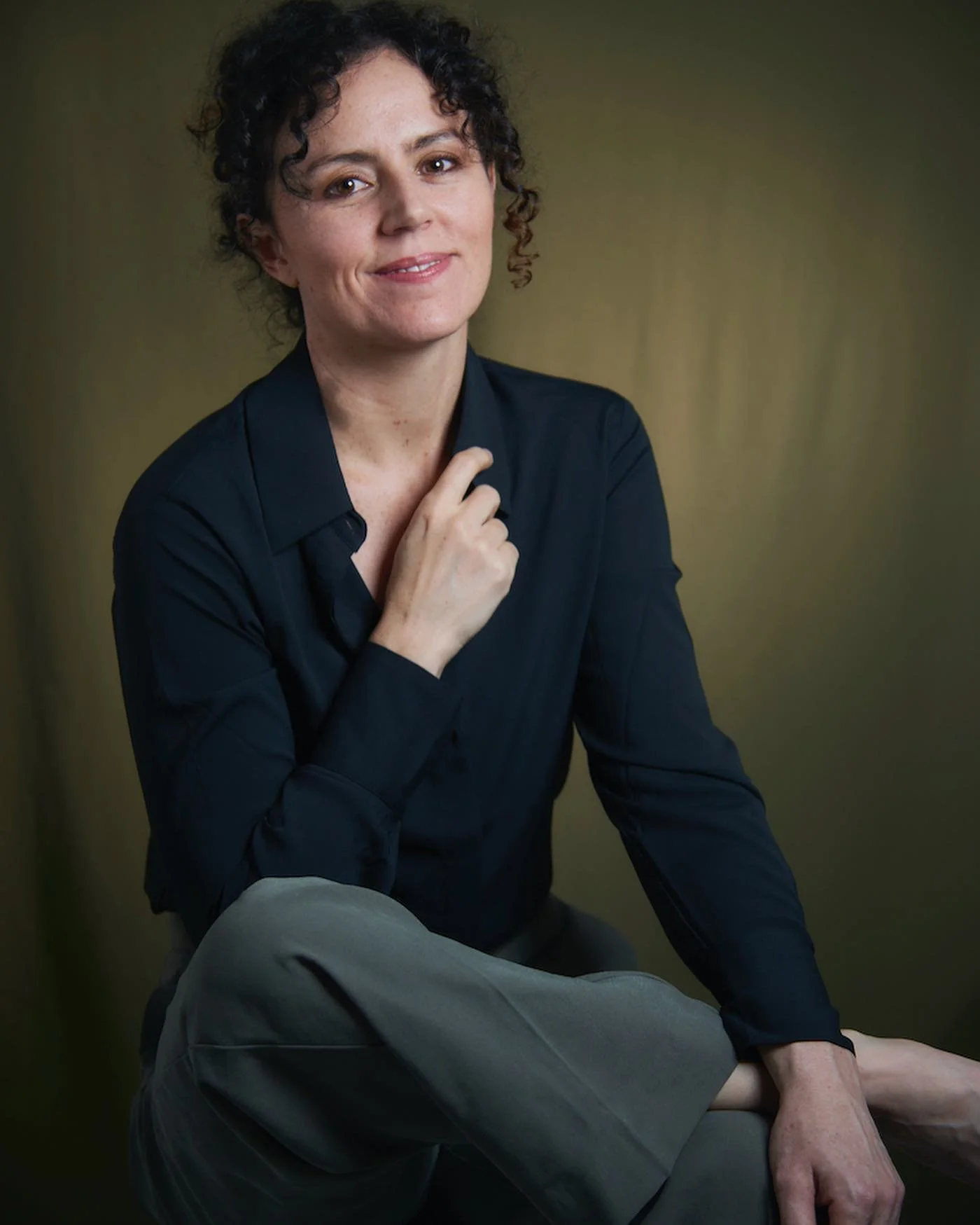 Help me choose my commercial actor photo 🎥 🌟 
Thank you for taking the time to cast your vote!