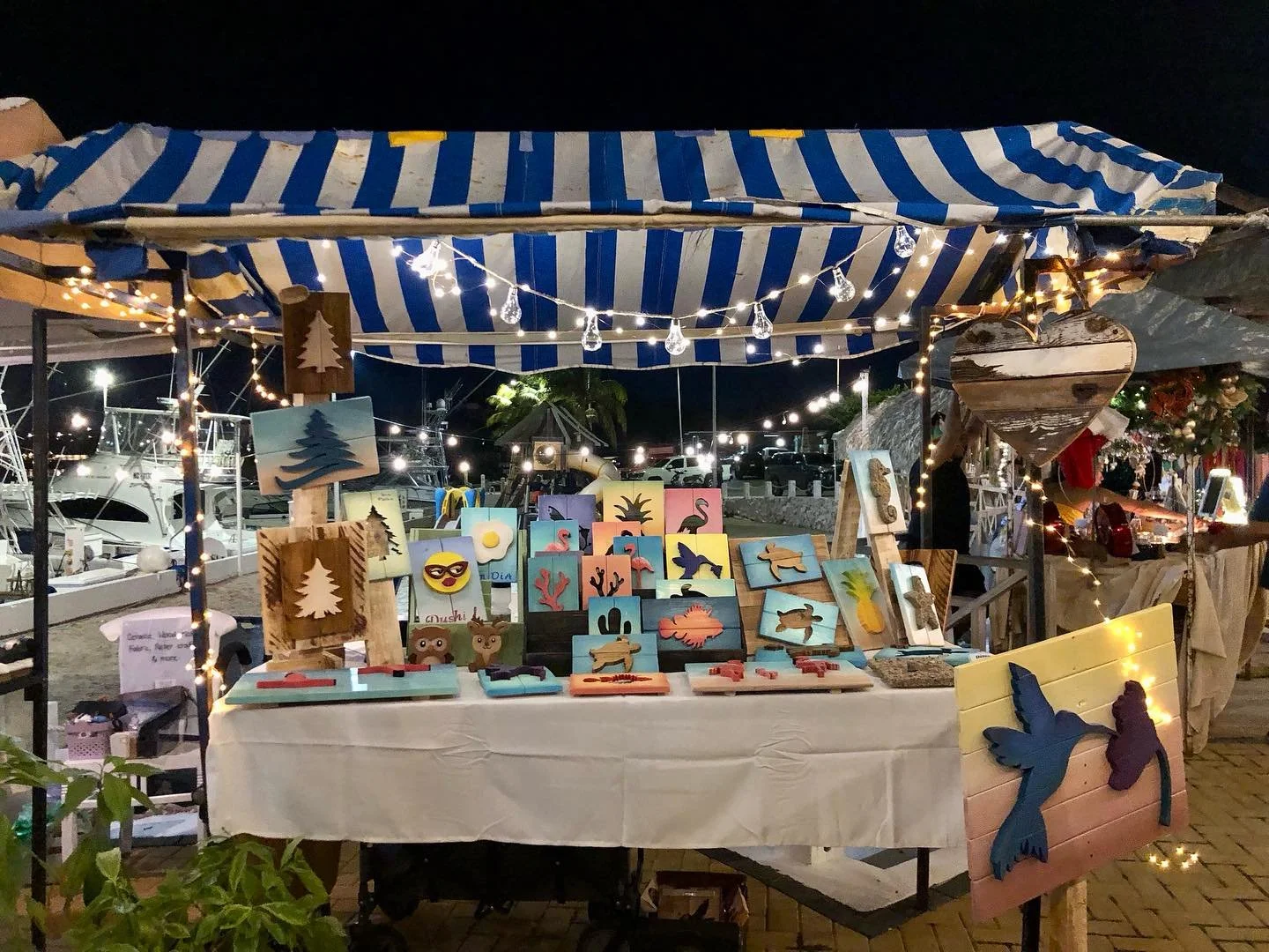 Last Christmas Market🎄 
A festive fair it was ✨ @curacaoyachtclub 

Sinanns wood crafts will be bringing out a new series soon! Stay tuned&hellip; 

#cura&ccedil;ao #woodcrafts #palletwoodart #palletwoodprojects #upcycling
