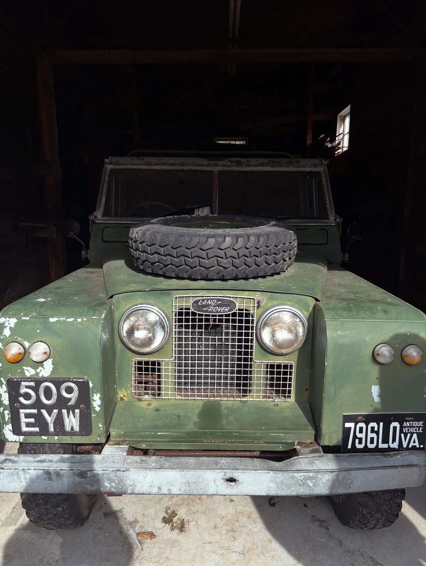 Pro tip: buy a house that comes with a cool vintage truck as the *gift with purchase*. #vintagelandrover #easternshorefinds #yourhomegirldesigns #lifeontheshore