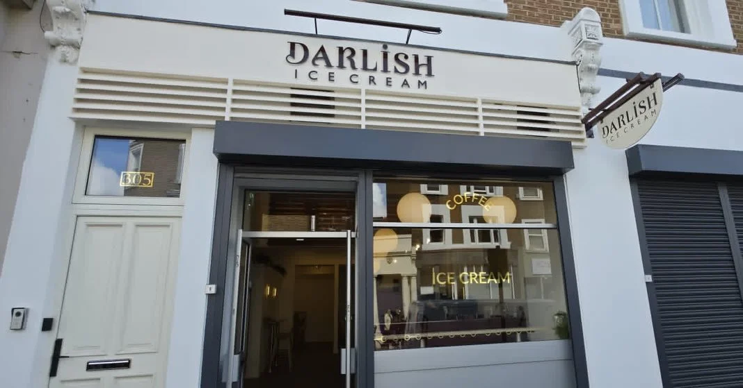 Another exciting transformation completed by Sit A Bit ✨

Right in the heart of Notting Hill, just moments from the iconic blue door made famous by Notting Hill, we&rsquo;ve brought the vision for @darlishicecream to life 🍦

Working alongside the ta