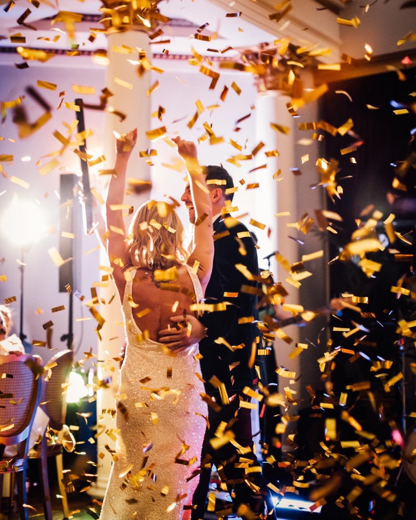 &lsquo;Your gallery is almost ready&rsquo; feels 😍😍😍

Jodie &amp; Mark, time to put that bubbly to chill, ready for the weekend of reliving this unreal day!!
-
-
-
#margaritaphotos #margaritahopephotography #shesaidyes #marrimebride #rixobride #la