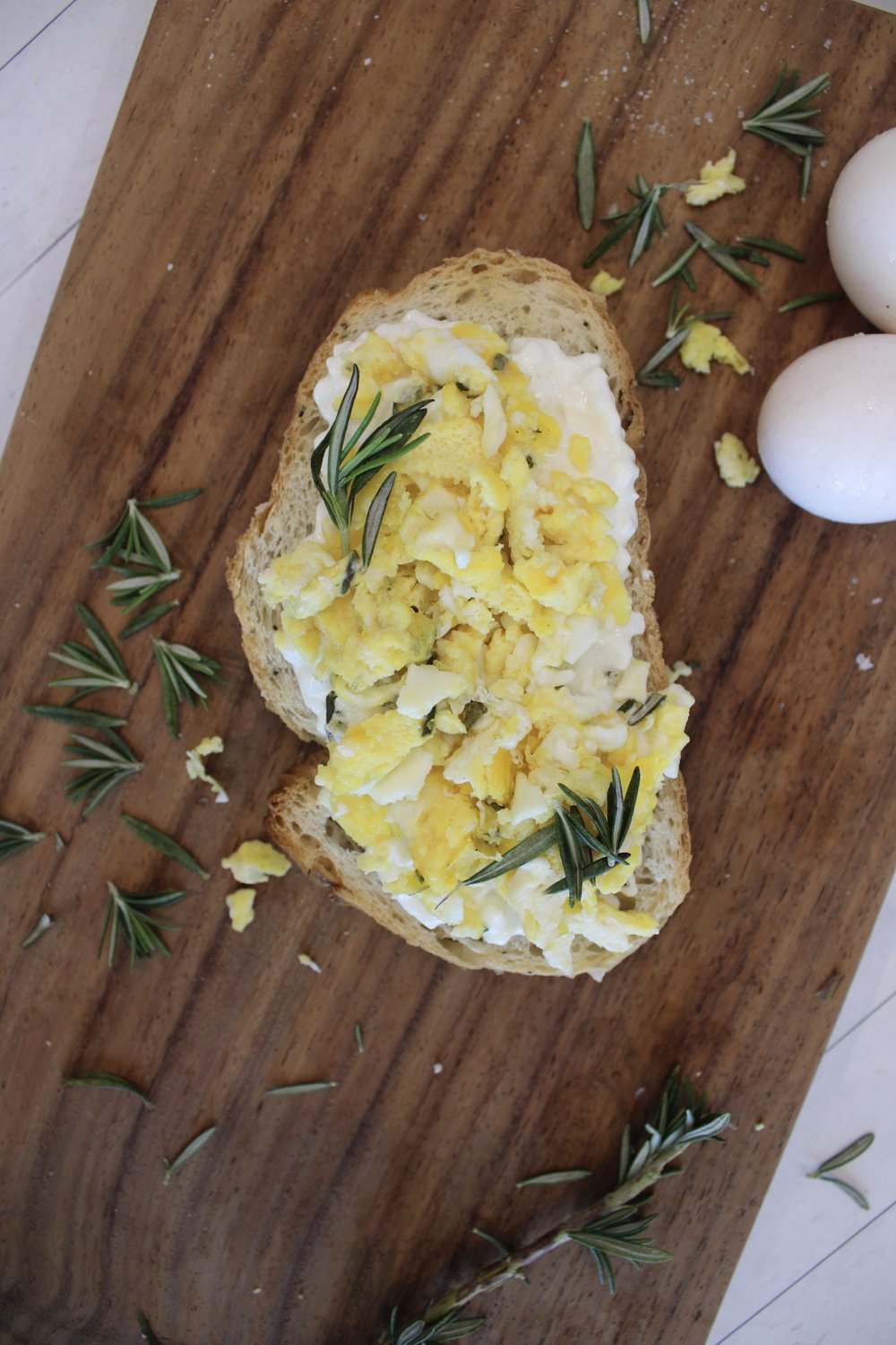 Rosemary Cottage Cheese toast with eggs
