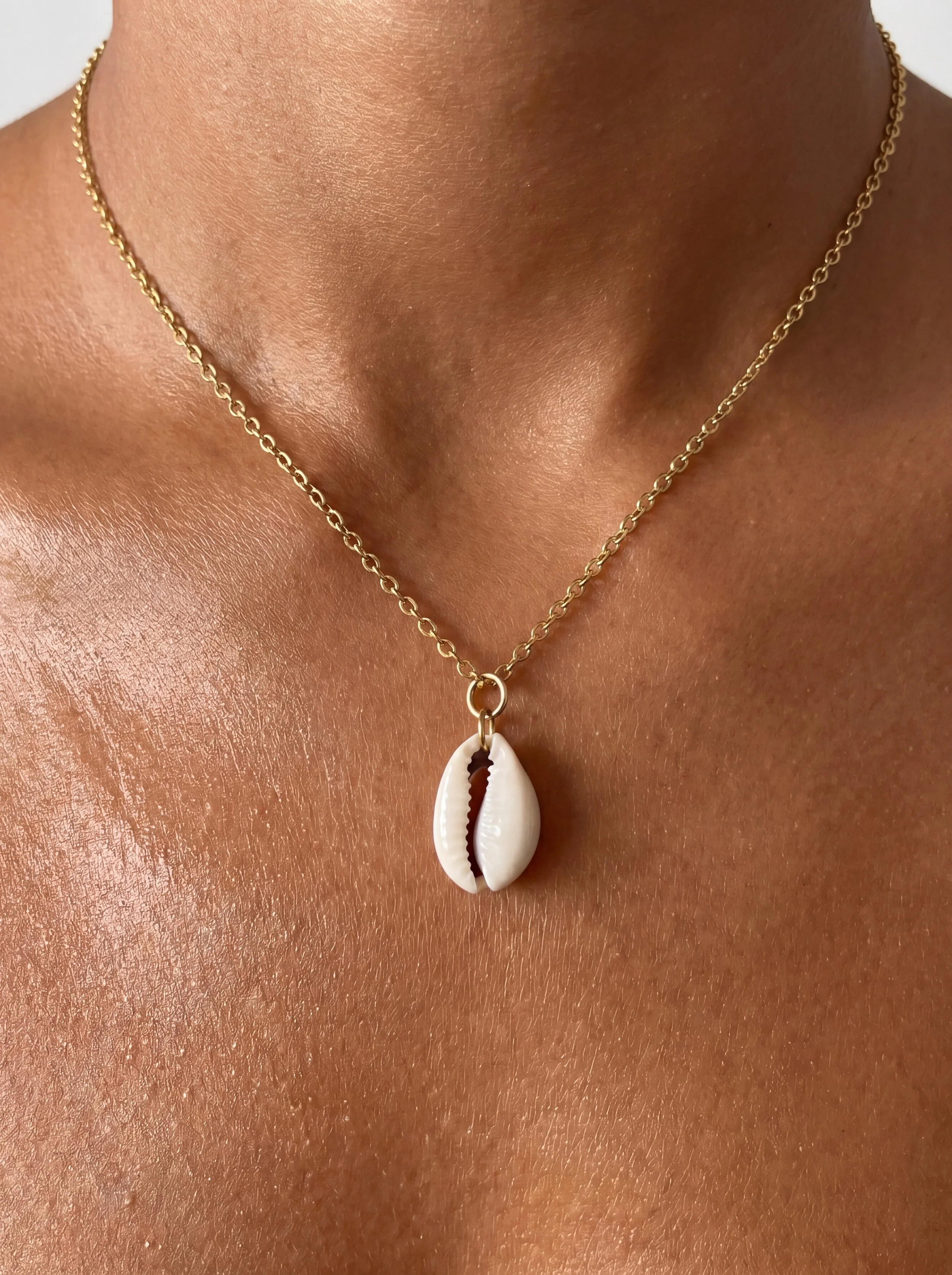 The Cowrie Shell Necklace Gold