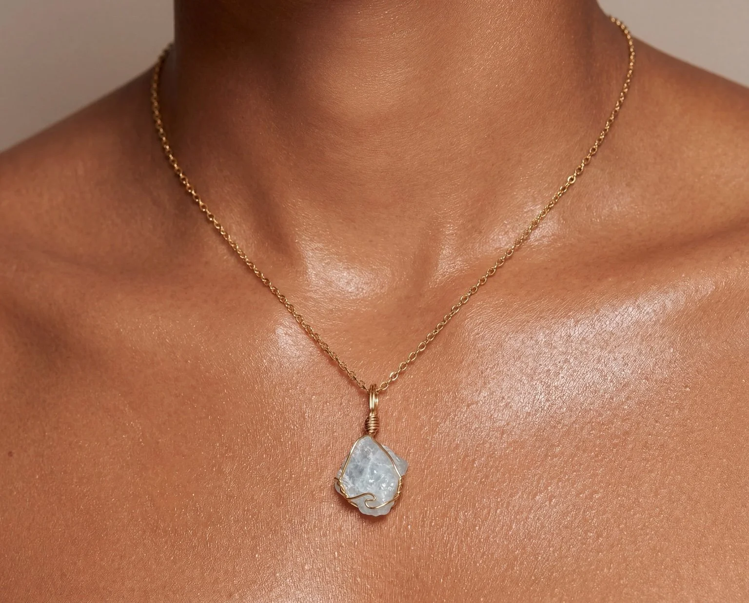 The Dainty Raw Aquamarine Crystal Necklace - Gold