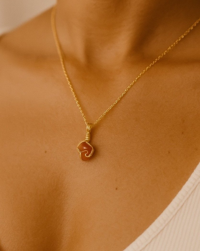 The Dainty Crystal Necklace Carnelian - Gold