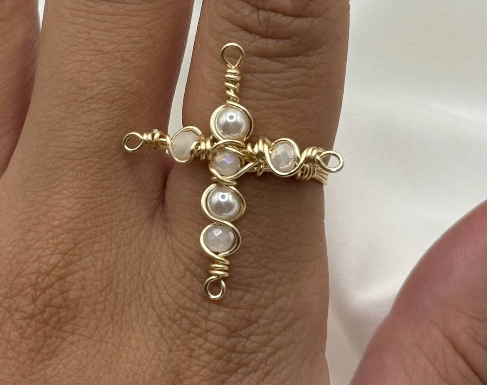 The Dainty Cross Ring - Gold