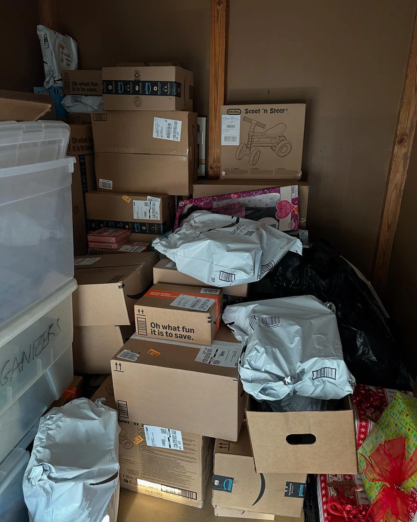 🎄✨ We are thrilled to share that your incredible Christmas gift donations have started pouring in! 🎁❤️
We are so grateful for your kindness and support. Together, our goal is to collect 800 gifts for children, ages 1-17, and thanks to you, so far w