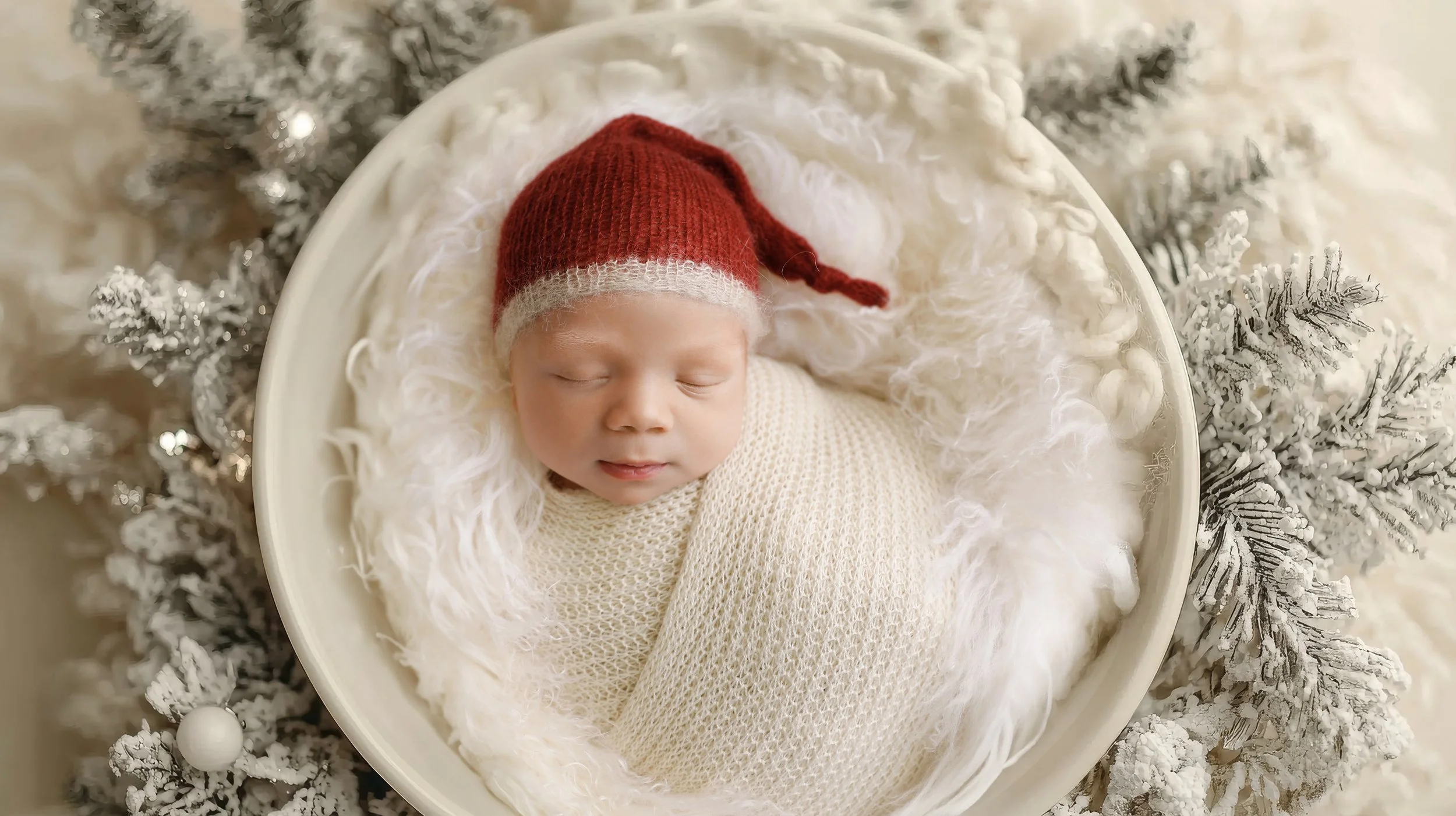 sanabrandt_round_white_bowl_with_lots_of_space_around_the_bowl_a_24b894cf-6e5b-4741-b4b9-f511fba29a15fullscale copy.jpg