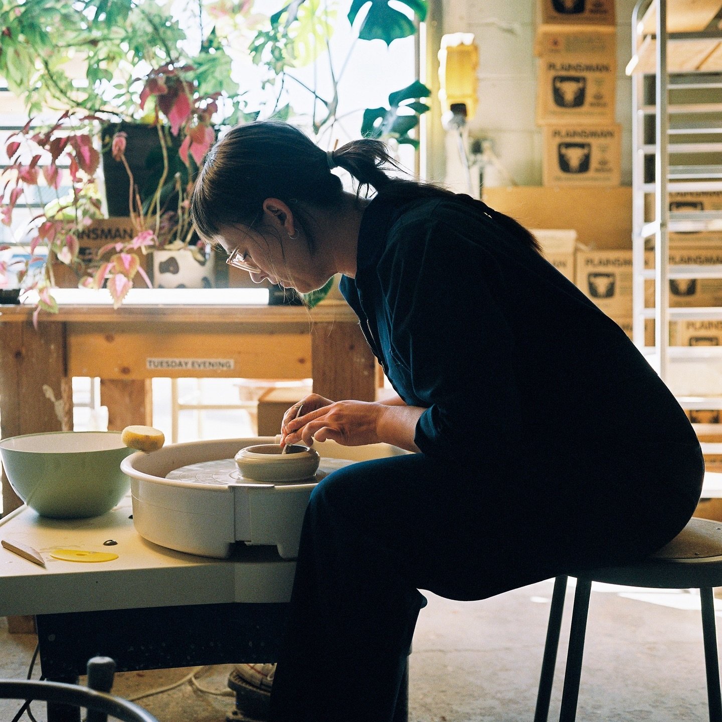 Haven&rsquo;t been able to get on the wheel and have fun for a while, but @nip_nock got some lovely photos back in the spring to remind me that sometimes pottery is fun and soothing and not just stressful 🌀

Hope you&rsquo;re all enjoying this first