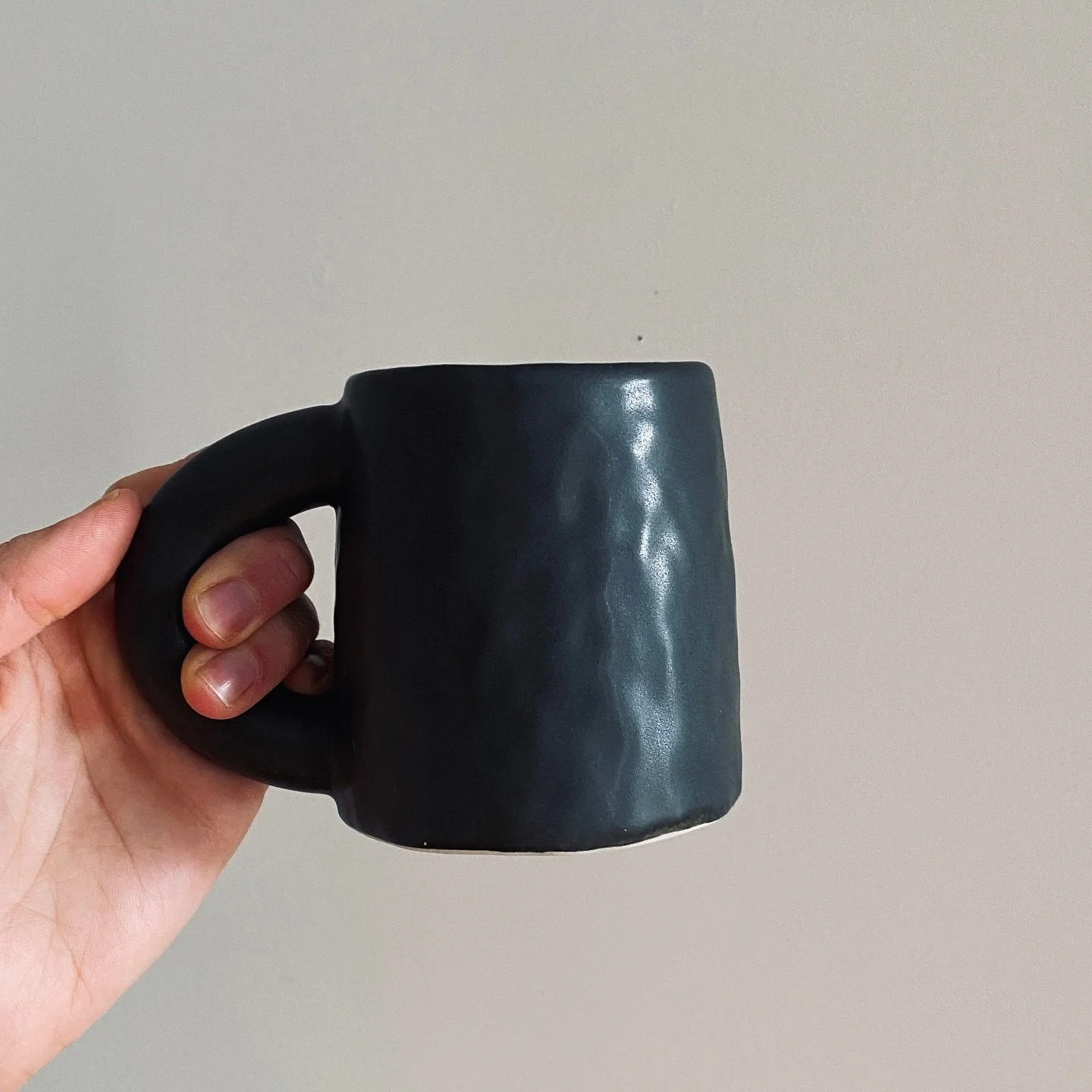 Black matte glaze is finally back in the rotation! I&rsquo;ll have a very limited amount of black mugs (and mini mugs/muglets) @oddbirdfair this weekend, so if you want - come get!! 🖤
.
.
.
#matteblack #pottery #ceramics #handmade #porcelain #handma