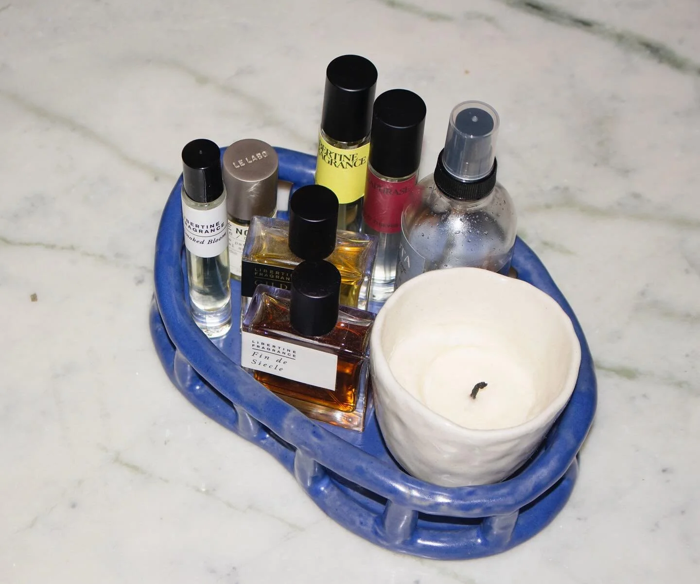 My collection of @paraphrase.perfume and @iota.goods smelly things all organized in a playful ceramic basket thing! More coming to @togatherchinatown in a couple of weeks!!
.
.
.
#ceramics #pottery #ceramicbasket #organization #handmadeceramics #hand