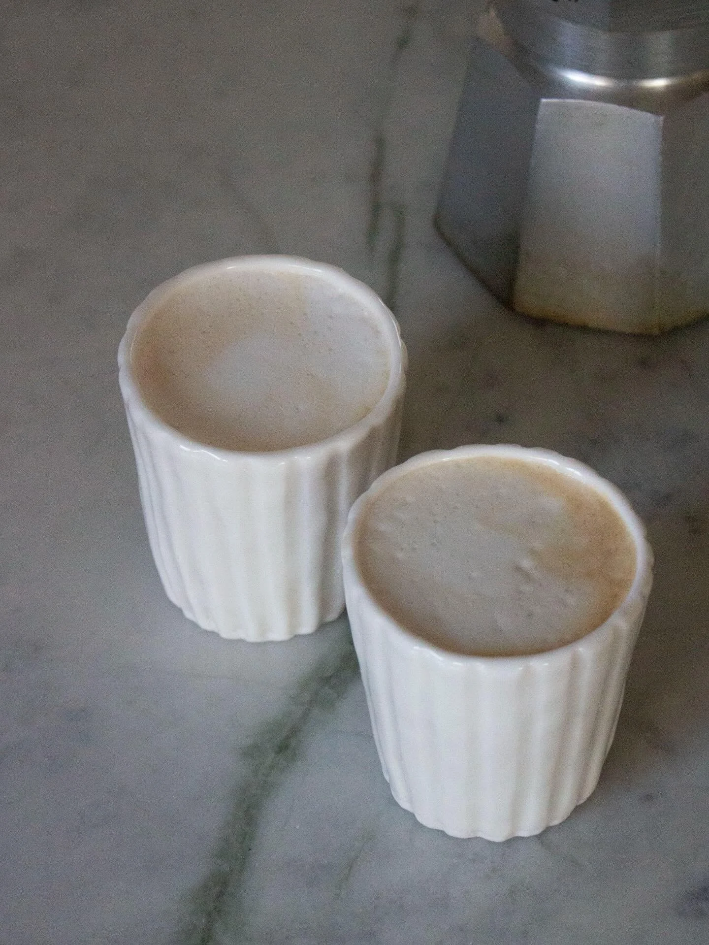 Tiny carved porcelain cappuccino/espresso/sippy cups. I love these so much and am excited to have a nice batch of them for @oddbirdfair !! I hope you like them!! ☕️
.
.
.
#porcelain #polariceporcelain #espressocups #cappuccino #espresso #tinycups #ca