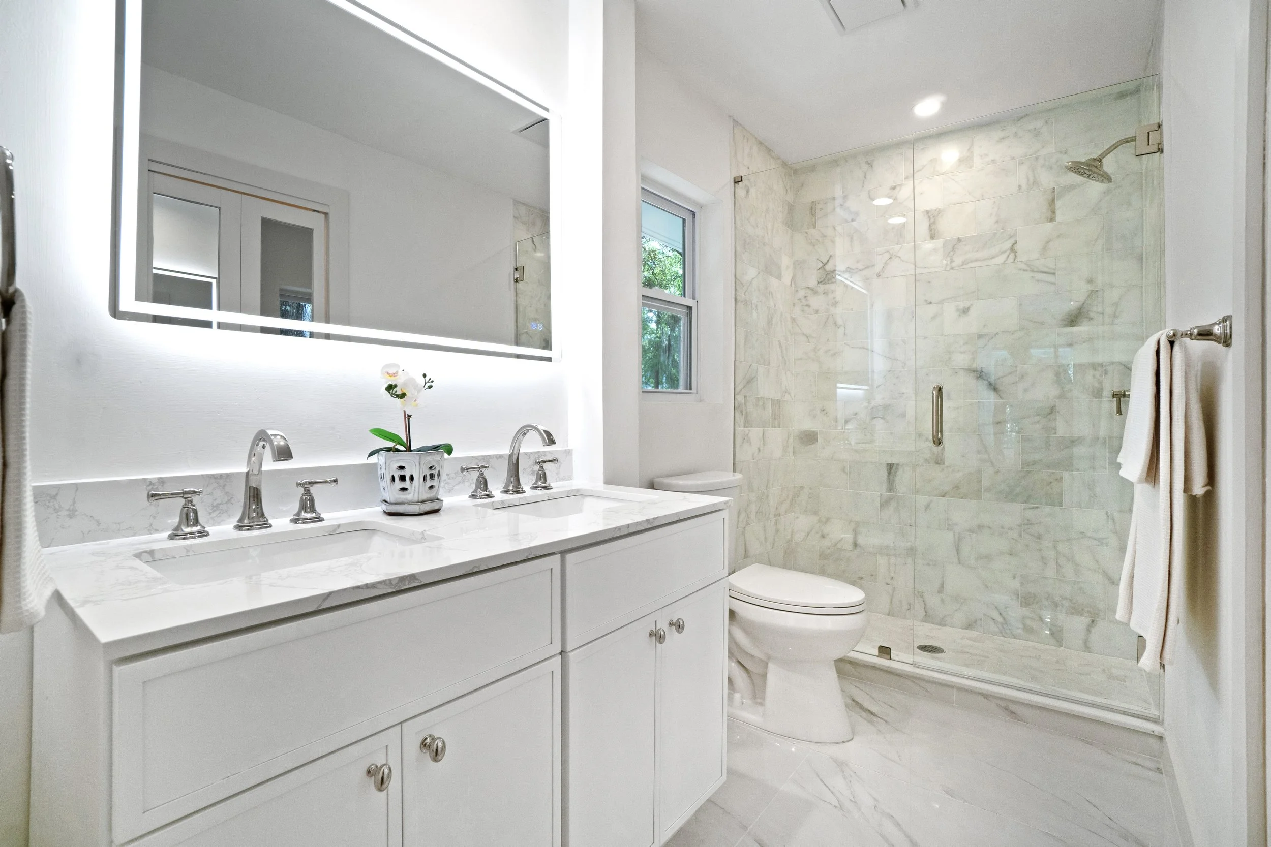 25 - Primary Bathroom 01.jpg