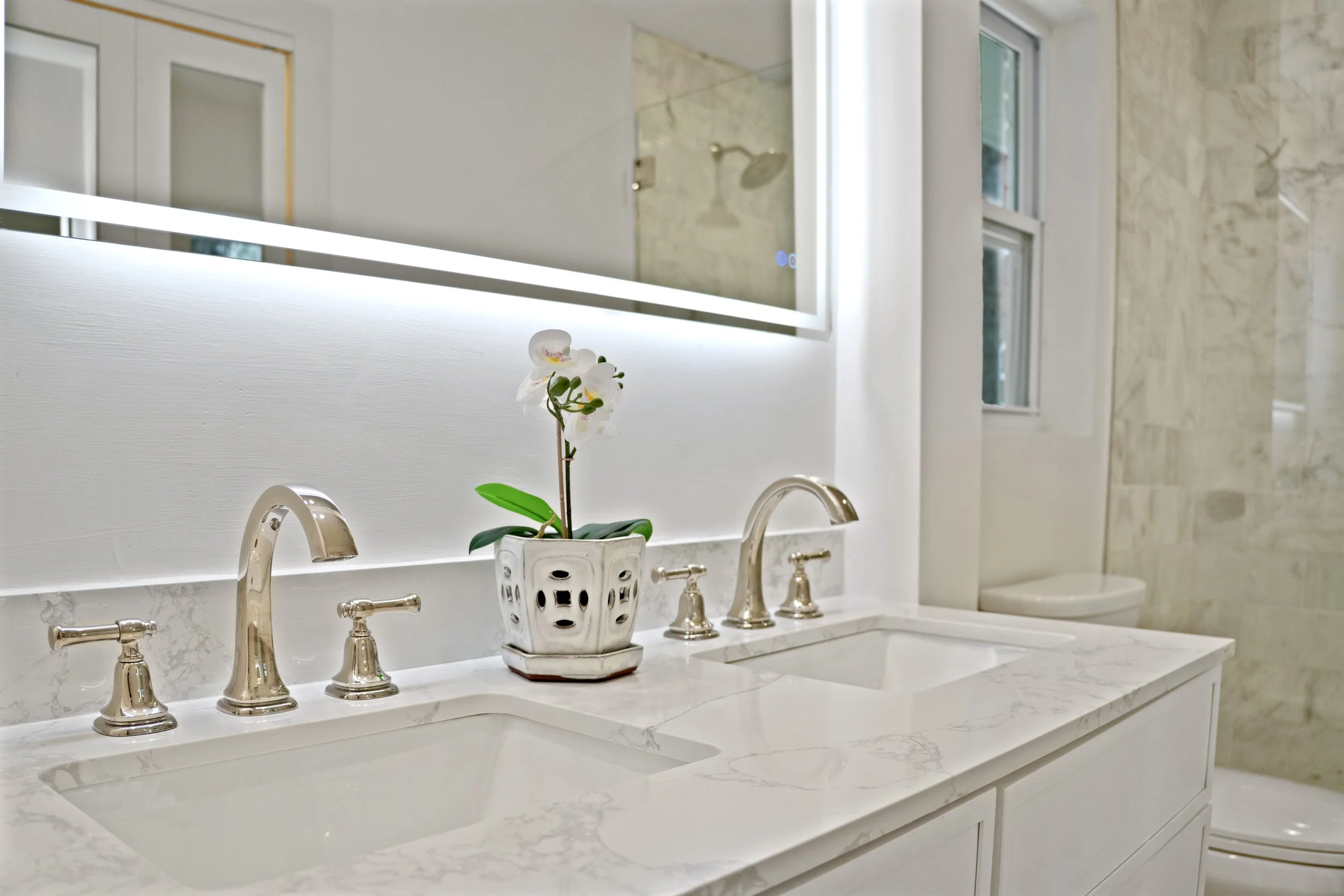 26 - Primary Bathroom 02.jpg