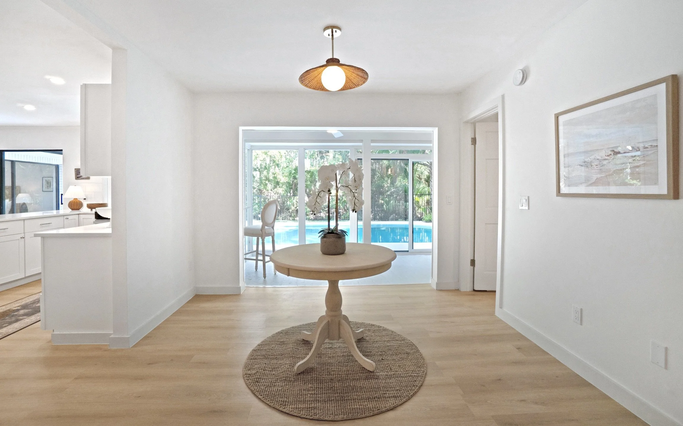 22 - Breakfast Room 01.jpg