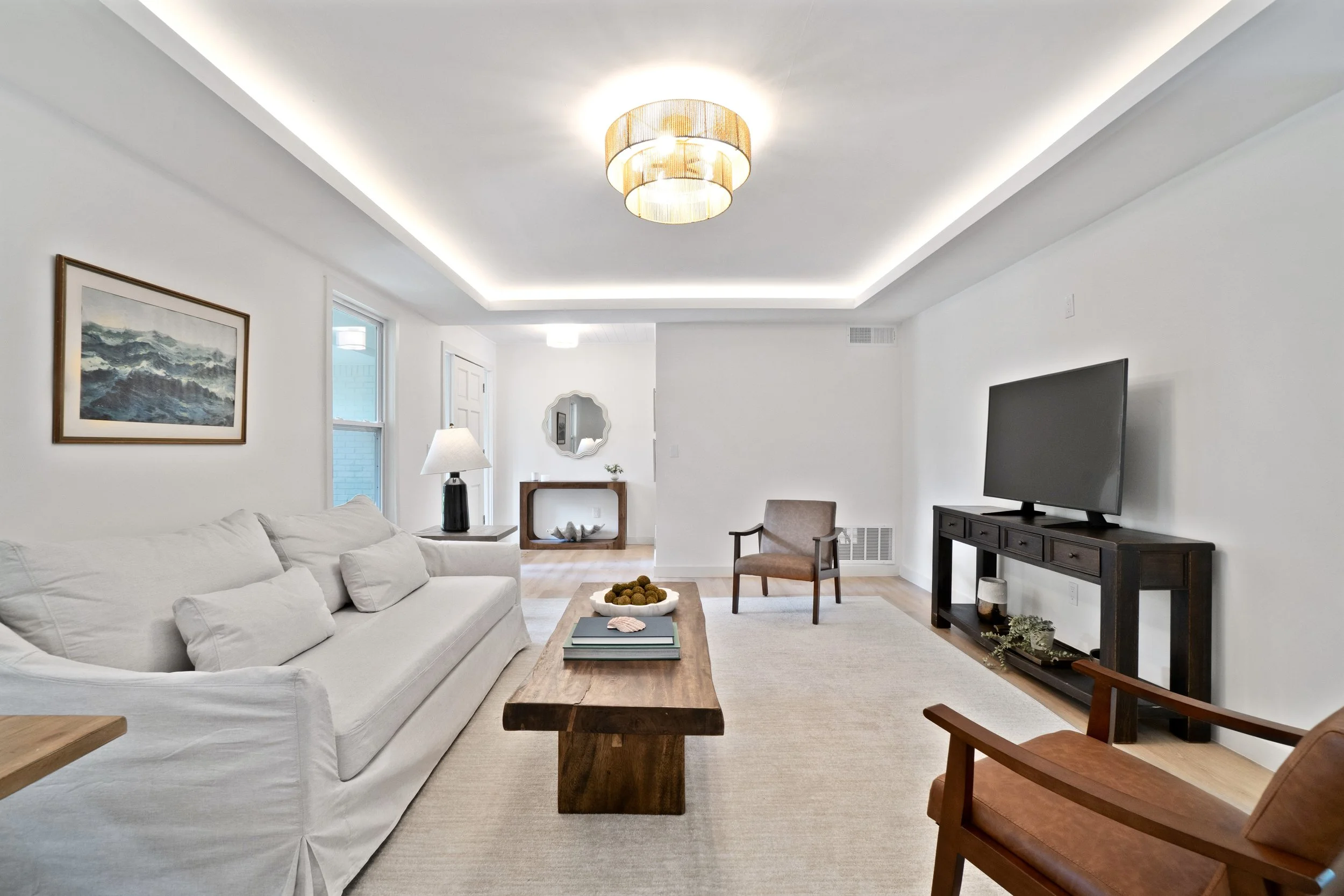 19 - Living Room 02.jpg