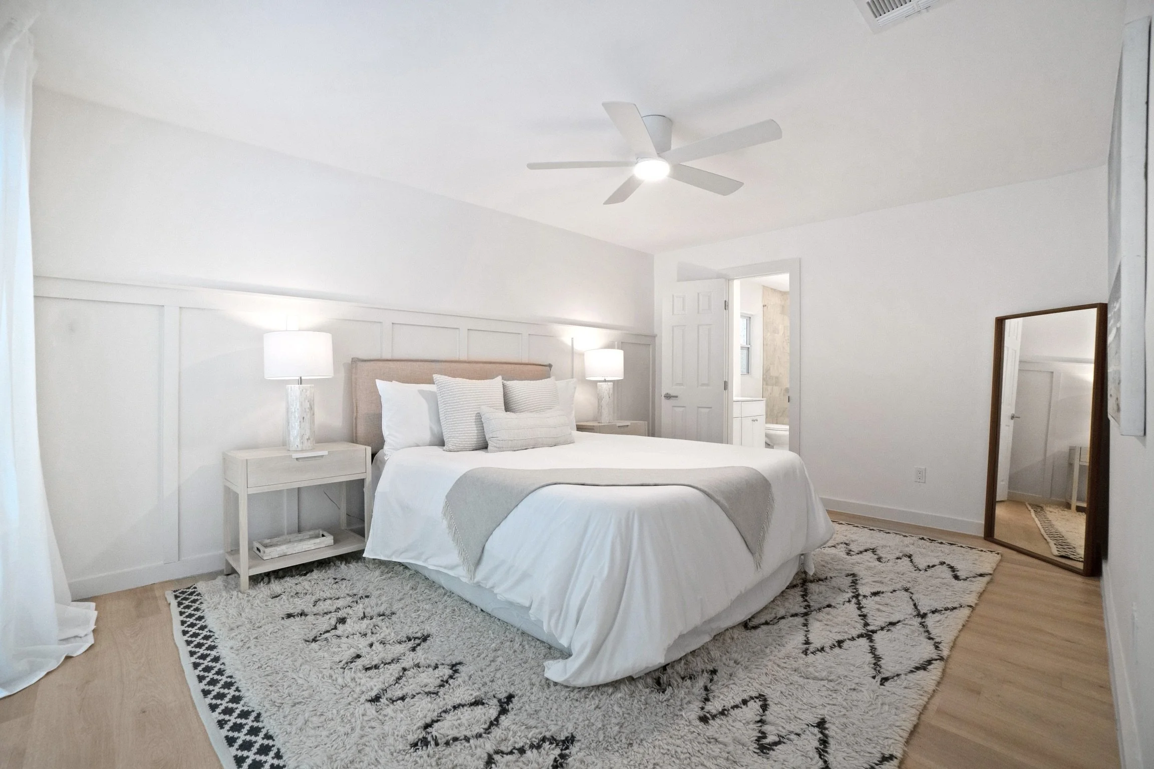 23 - Primary Bedroom 01.jpg