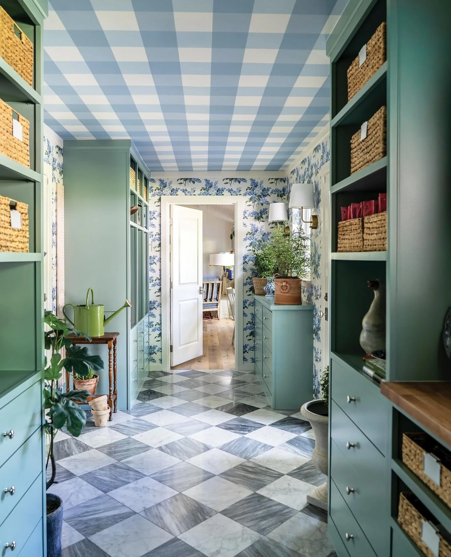 If you know anything about Katie, it&rsquo;s that she LOVES trim carpentry. One thing she loves ALMOST as much is cabinetry! Because, after all... trim carpentry 🤝 cabinetry are just two peas in a pod.⁠
⁠
Someone wise (Katie) once said, &ldquo;When 