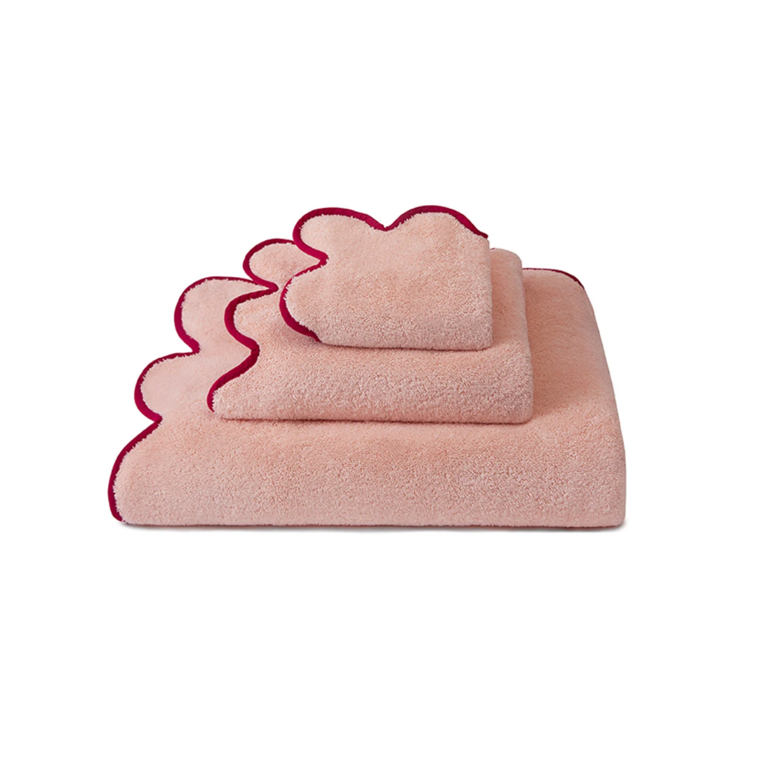 playful-towel-scallop-collection-peach-with-berry-trim.png