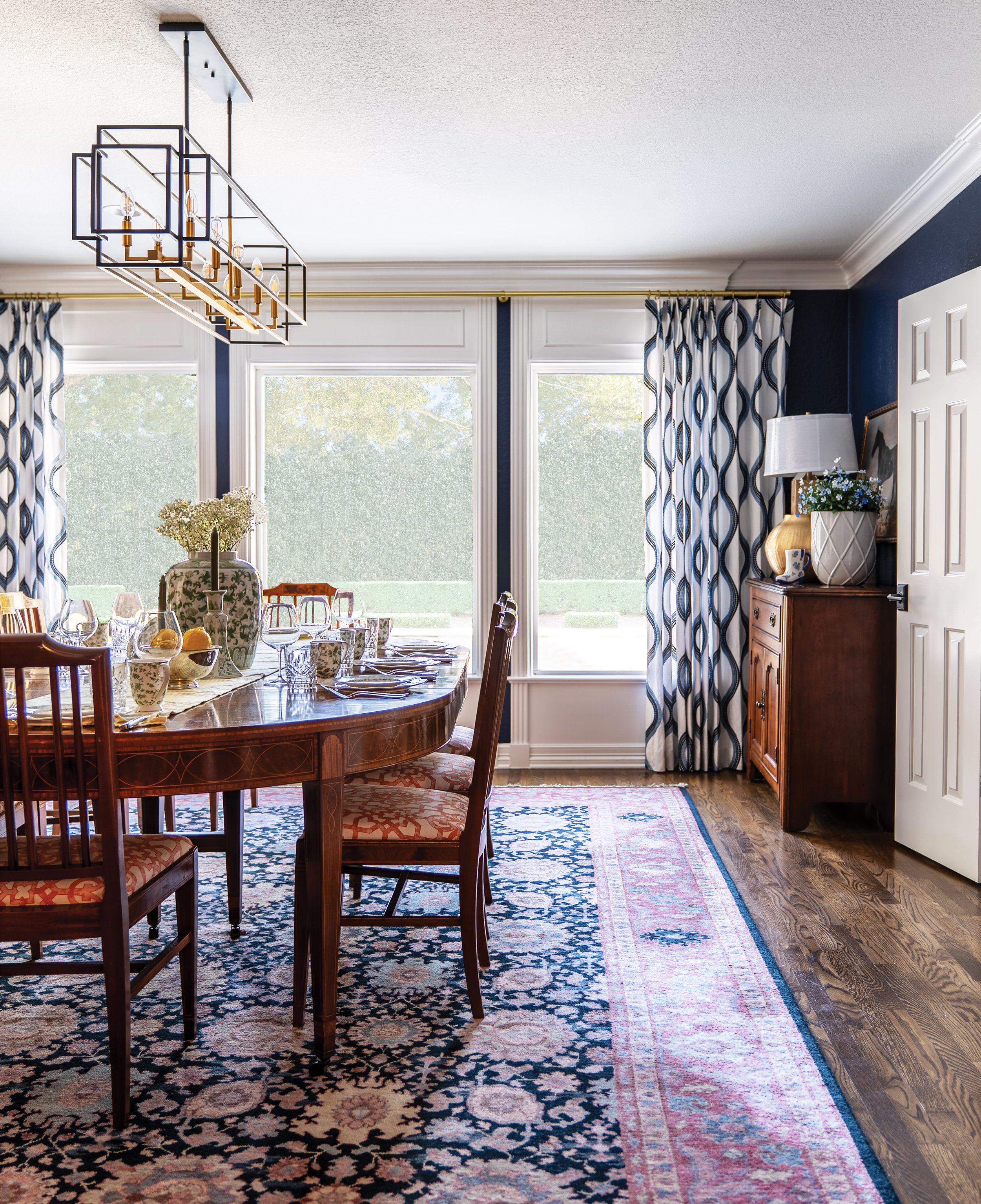 Light-Filled Dining Room Design