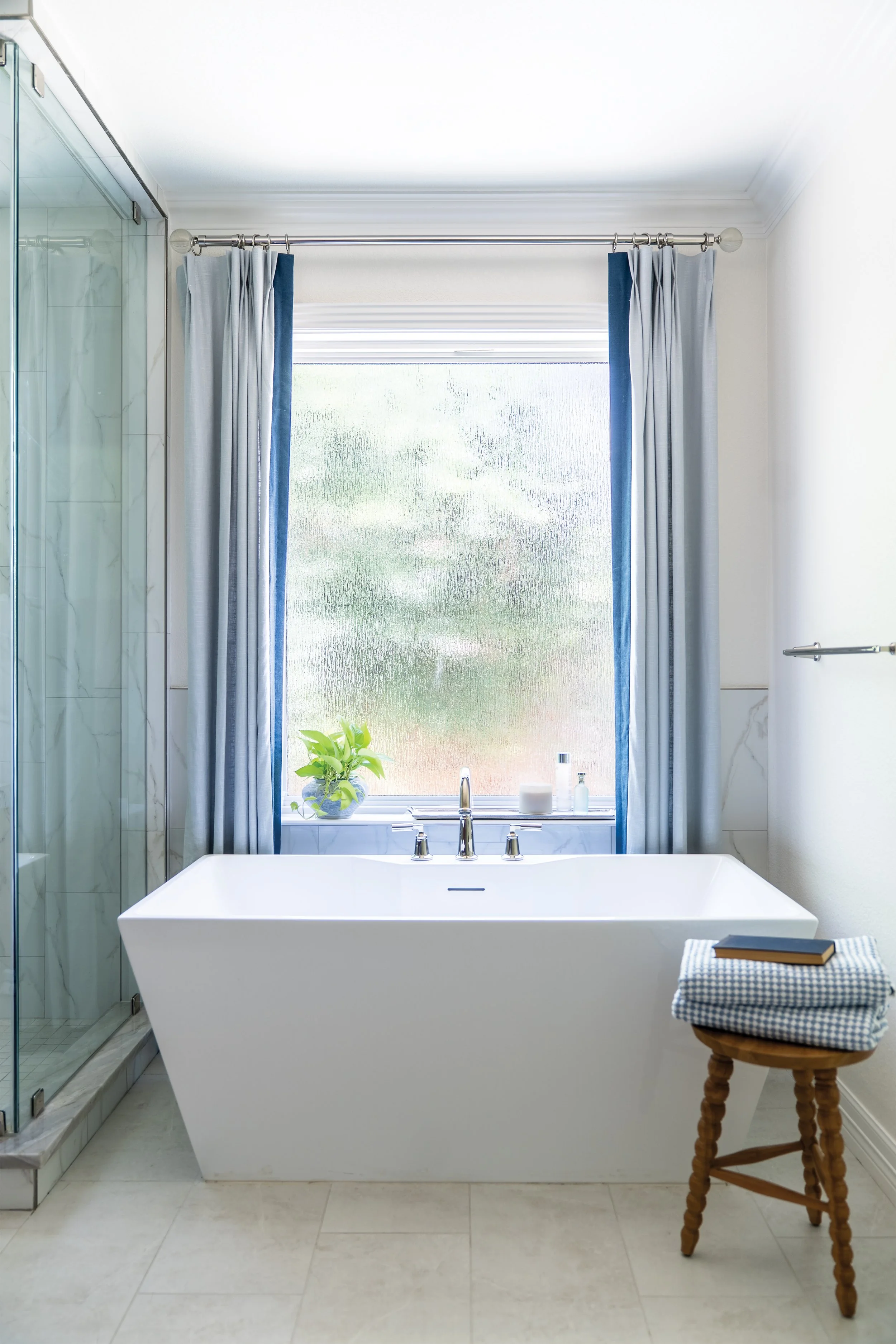 Luxurious Bathtub in Primary Suite