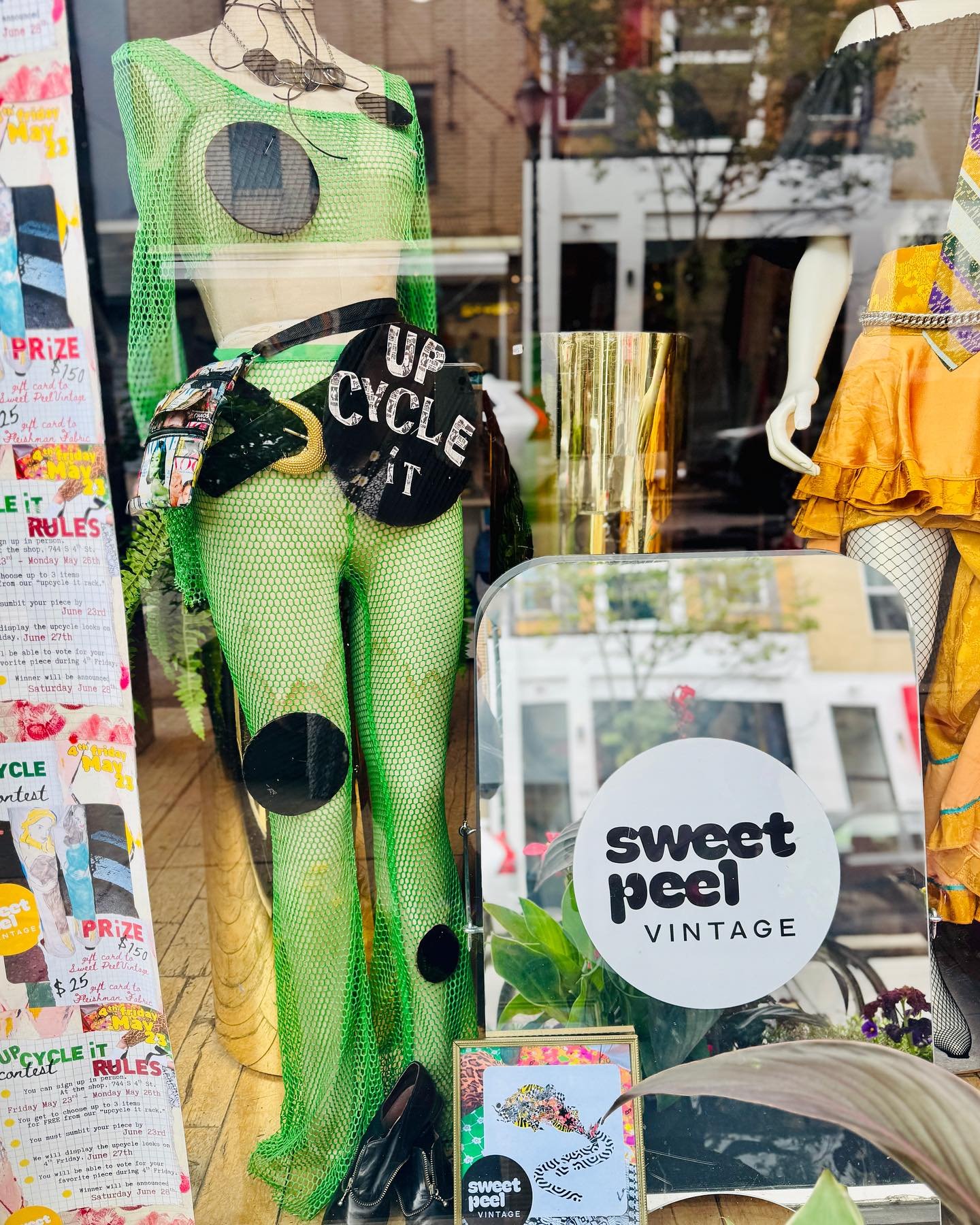 First sunny morning in too many days. Sign up forms are still available today and tomorrow for the Upcycle Contest 🌞
See you at 11am and open till 6pm.
744 S 4th St.