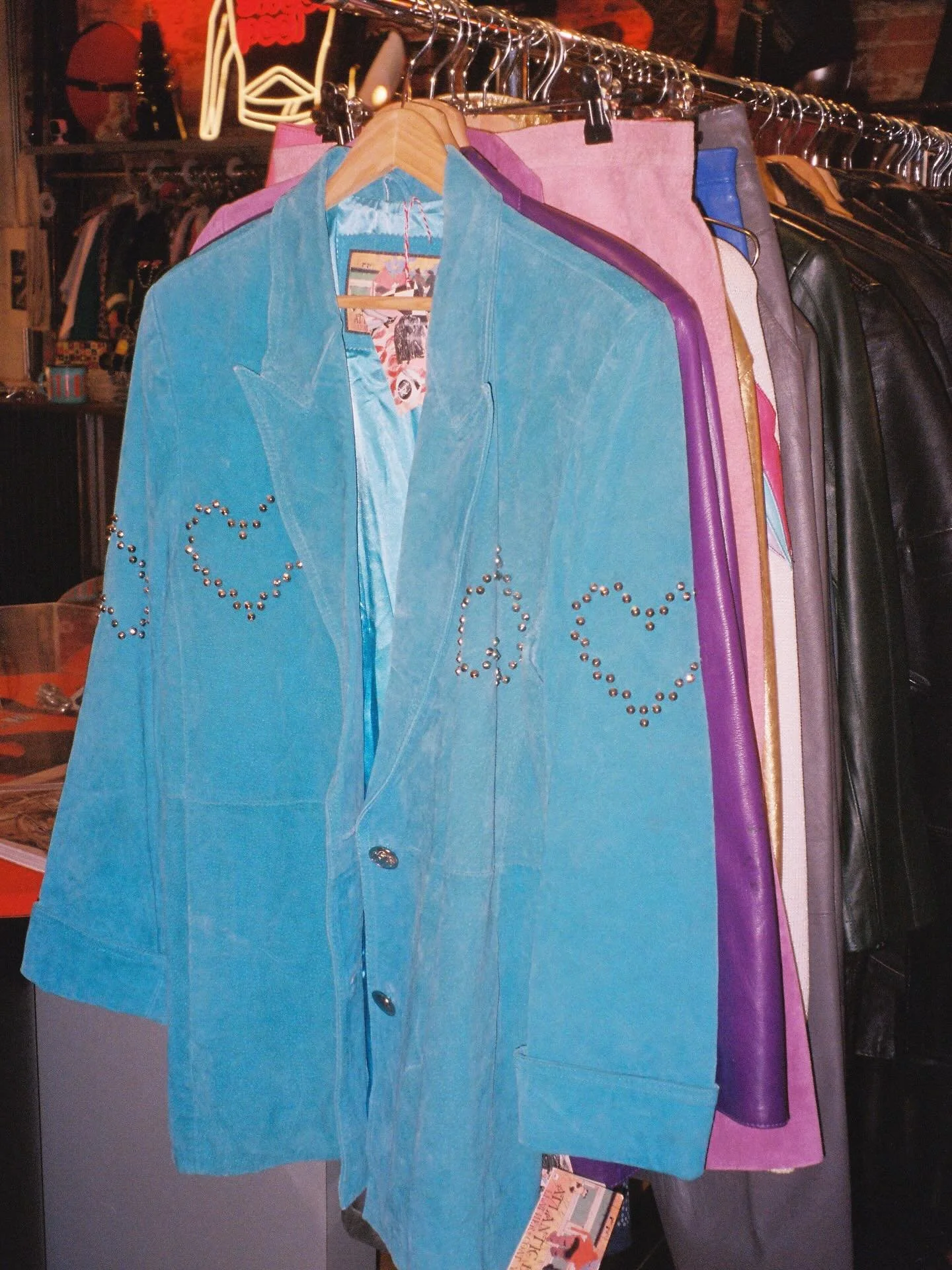 It&rsquo;s rainy and keeping us in the blues. So put on your favorite raincoat and come see us, we&rsquo;ll be here till 5pm 🌧️