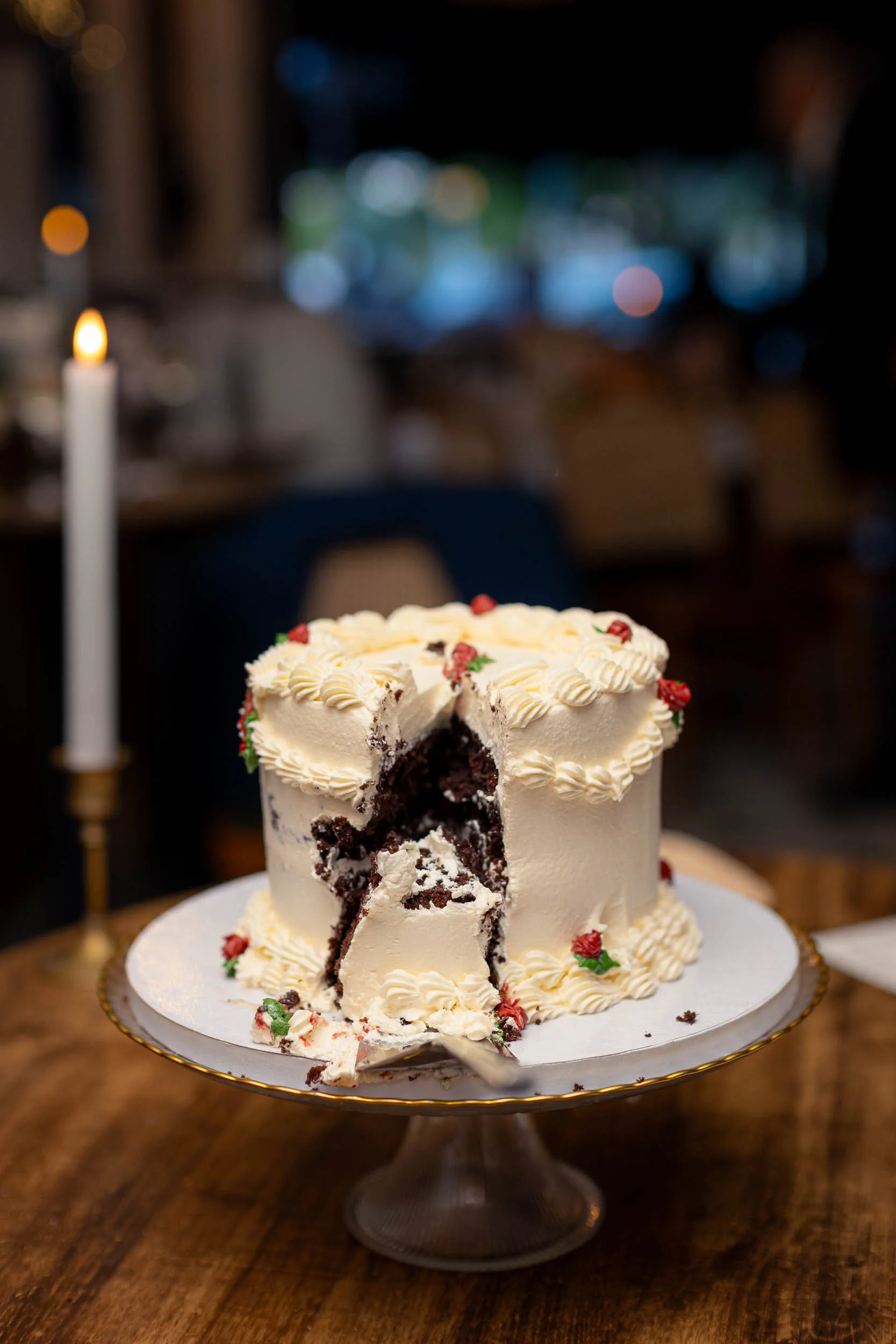Cut-wedding-cake-kent