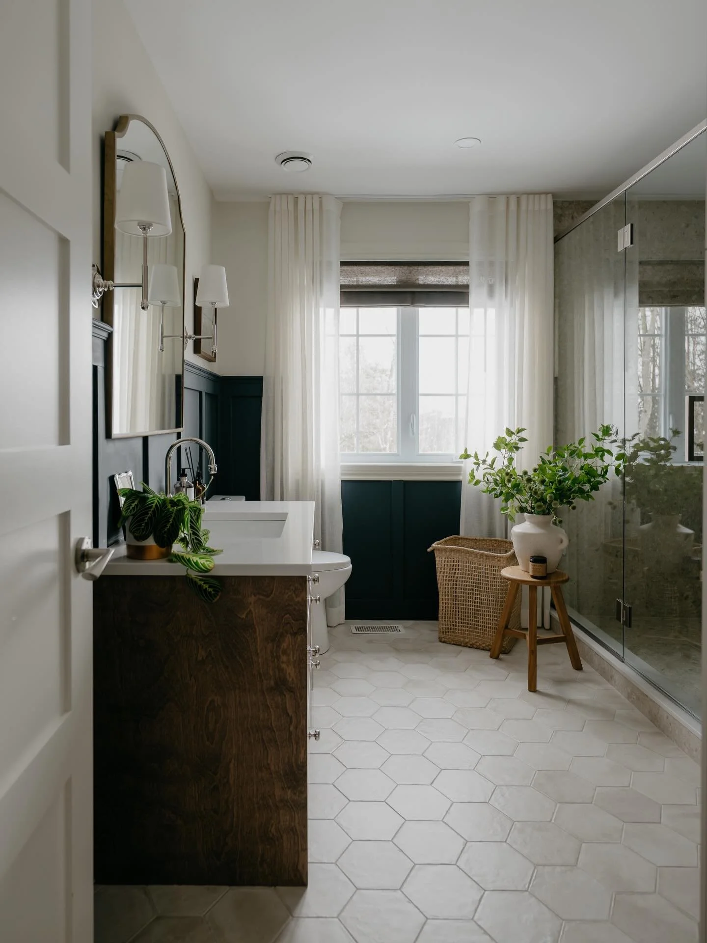 Projet Sabrevois 

D&eacute;couvrez une magnifique r&eacute;alisation, une r&eacute;novation compl&egrave;te d&rsquo;une salle de bain. Le avant-apr&egrave;s est vraiment impressionnant ! 

Notre &eacute;quipe est en mesure de vous accompagner dans v