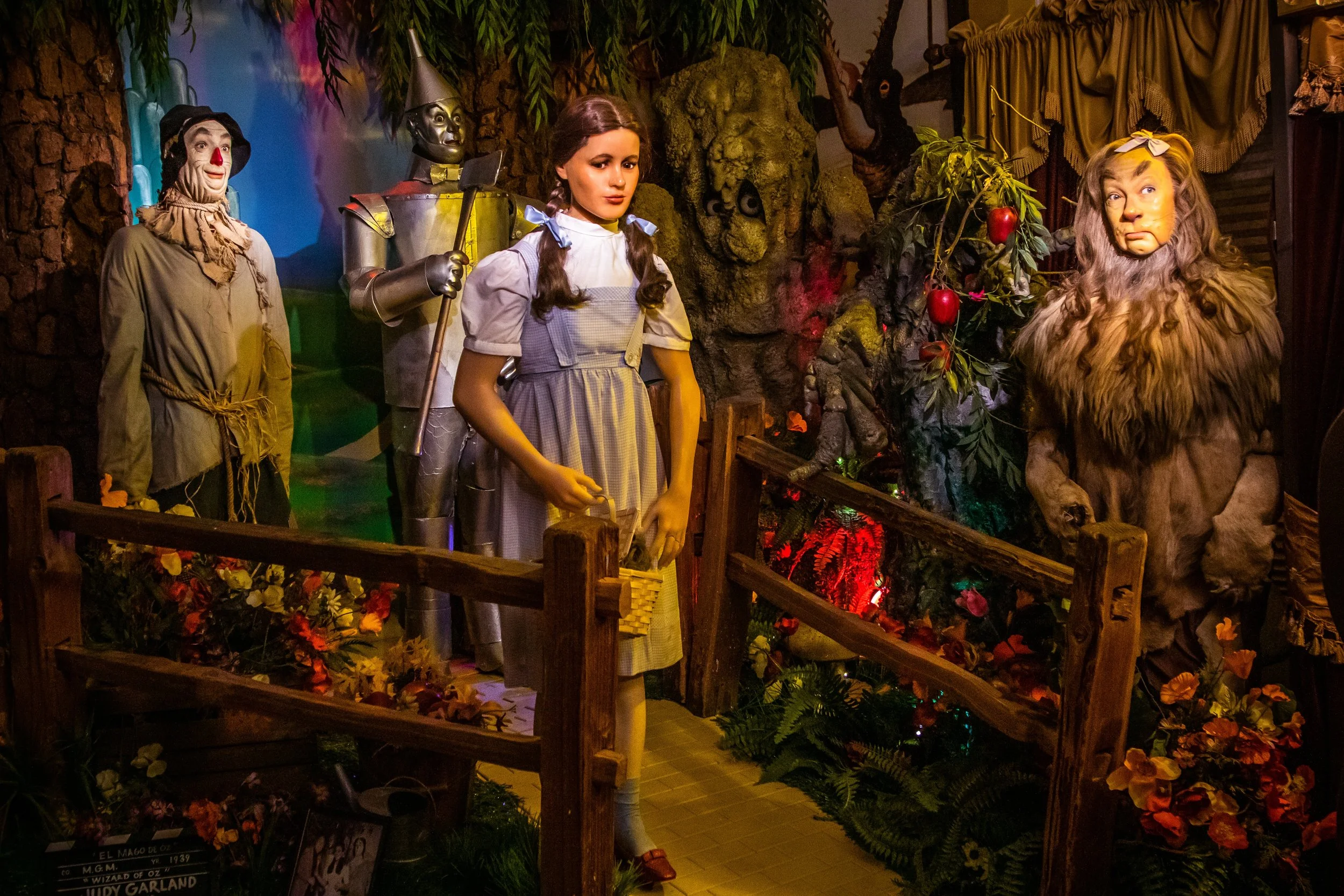 The wax figures of Wizard of Oz from Movieland Wax Museum