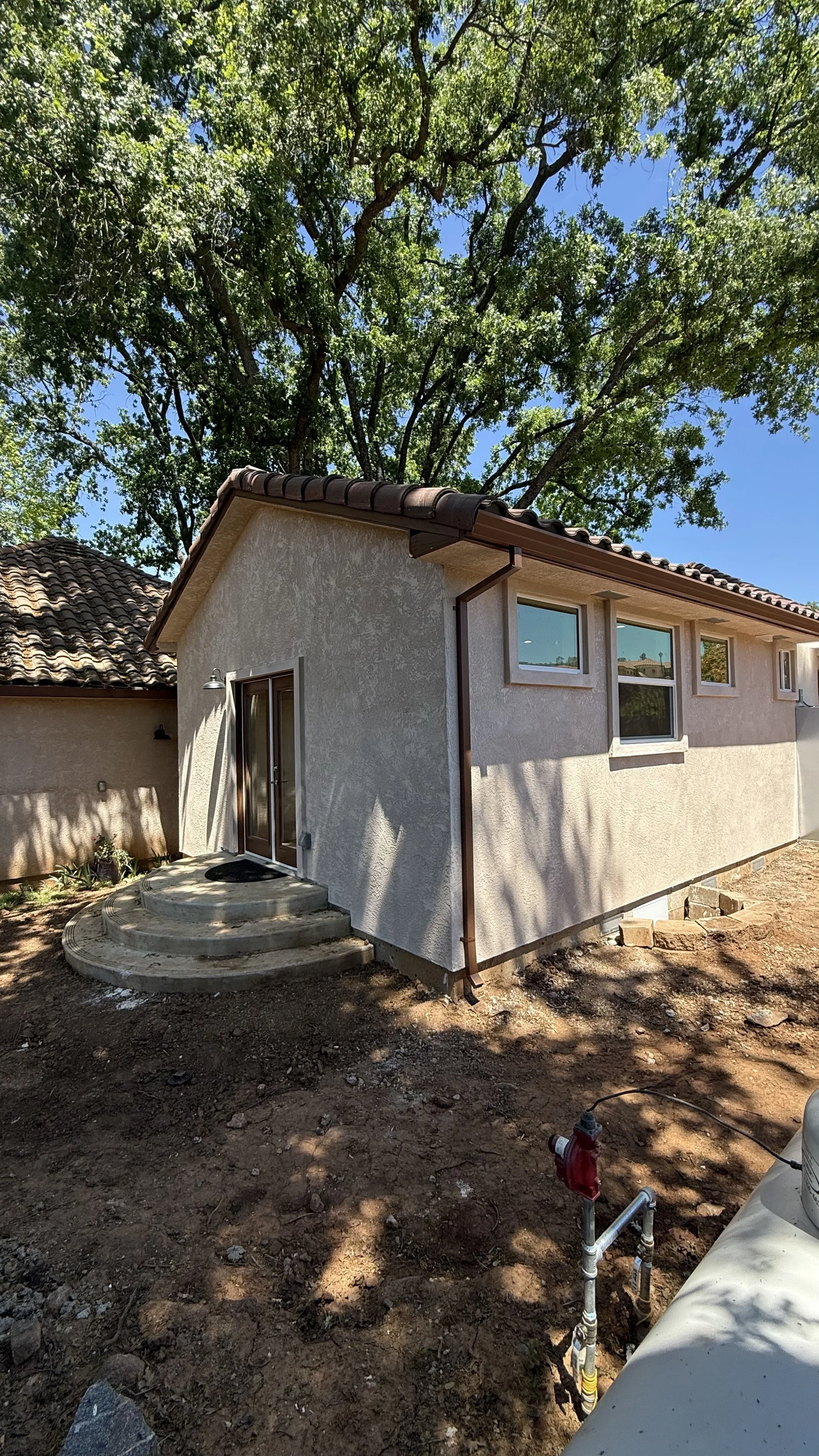 Stucco & Round Steps