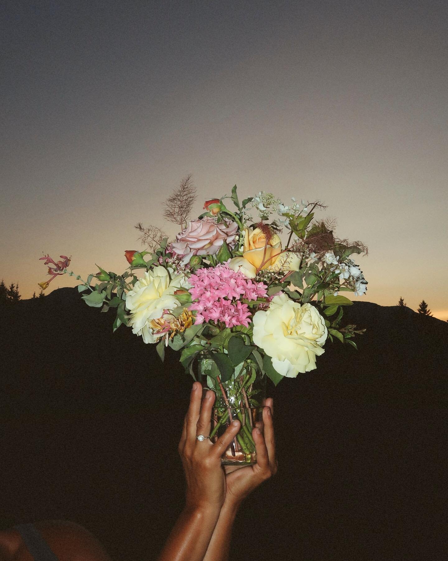 Our first bouquets of the summer! 🫶🏼💐