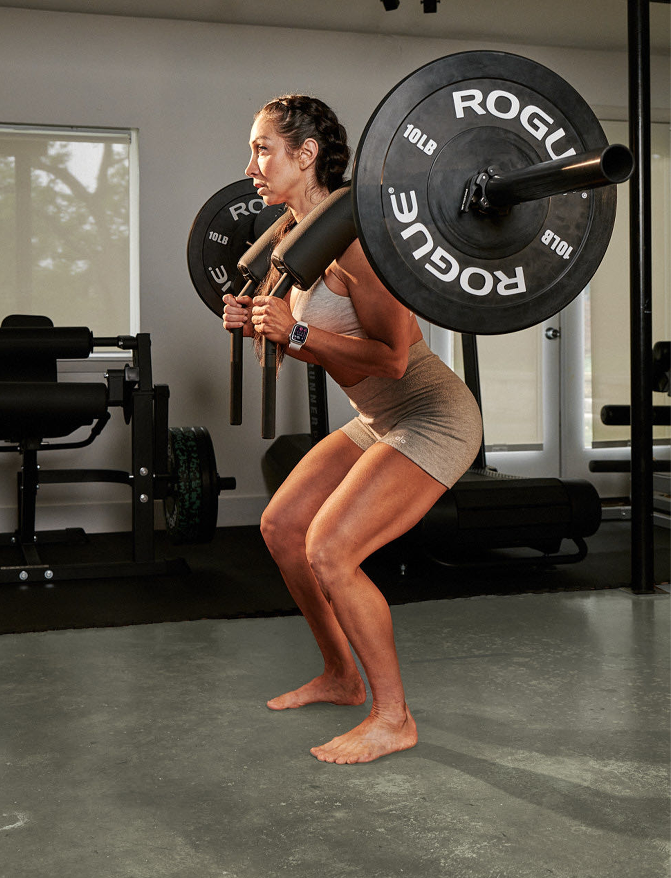 Luxe Movement Klaudia Squatting Online Coaching